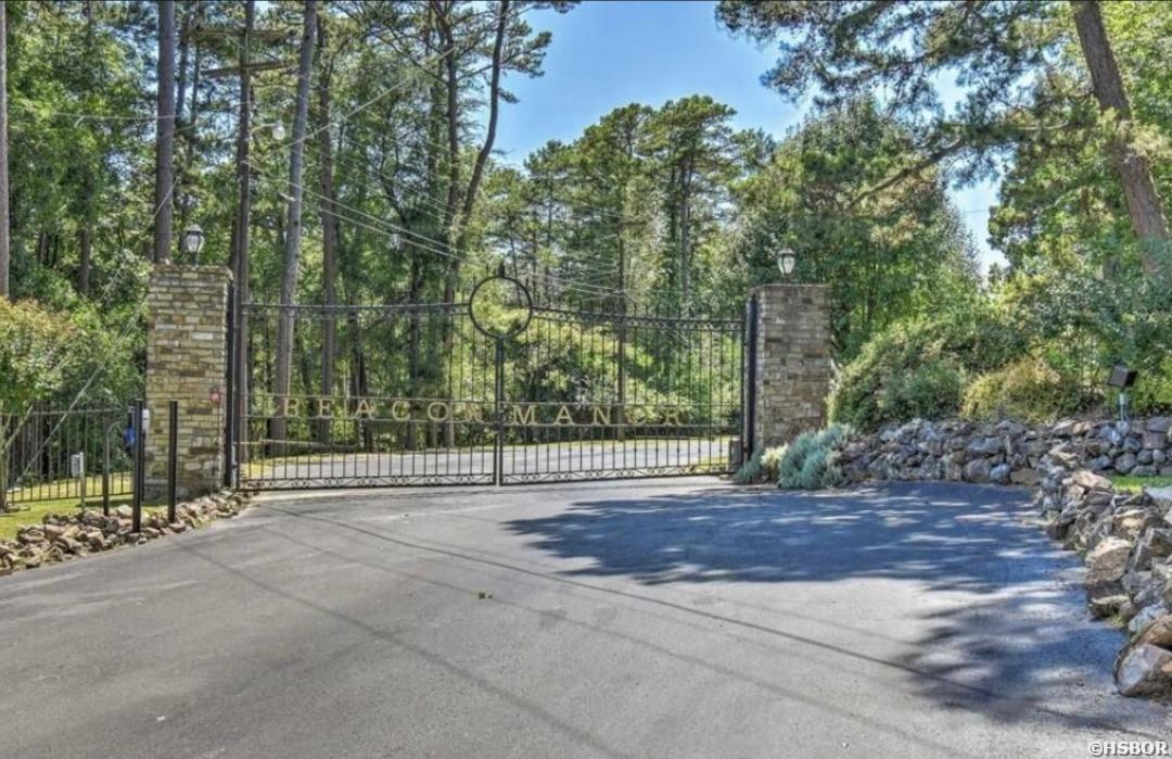 740 Weston Road Property Photo 3