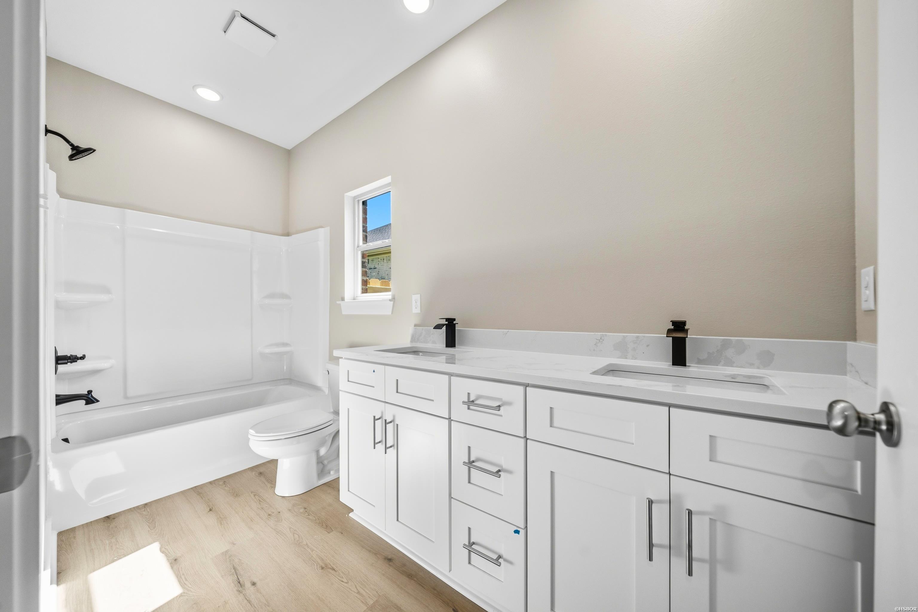 130 Petronia Street Property Photo 32