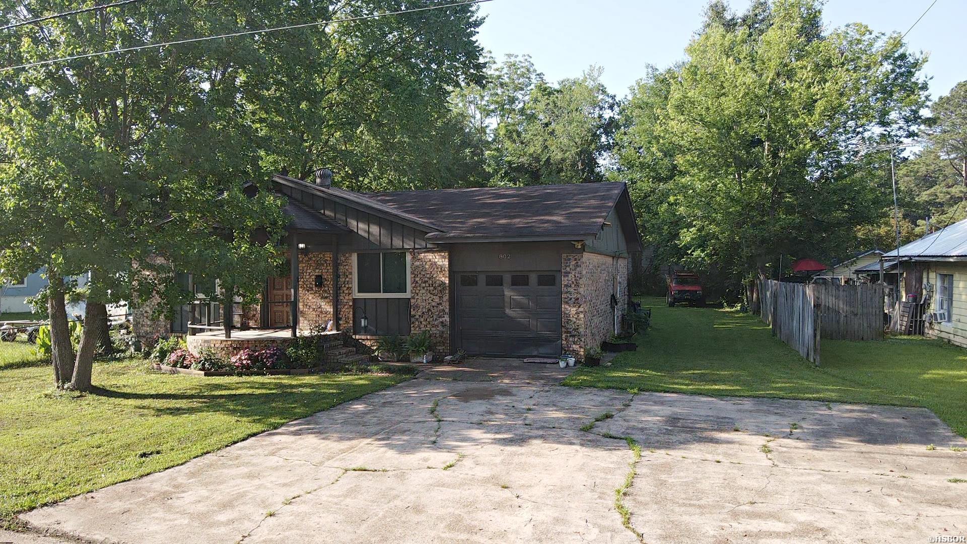 802 E Maple Street Property Photo 7