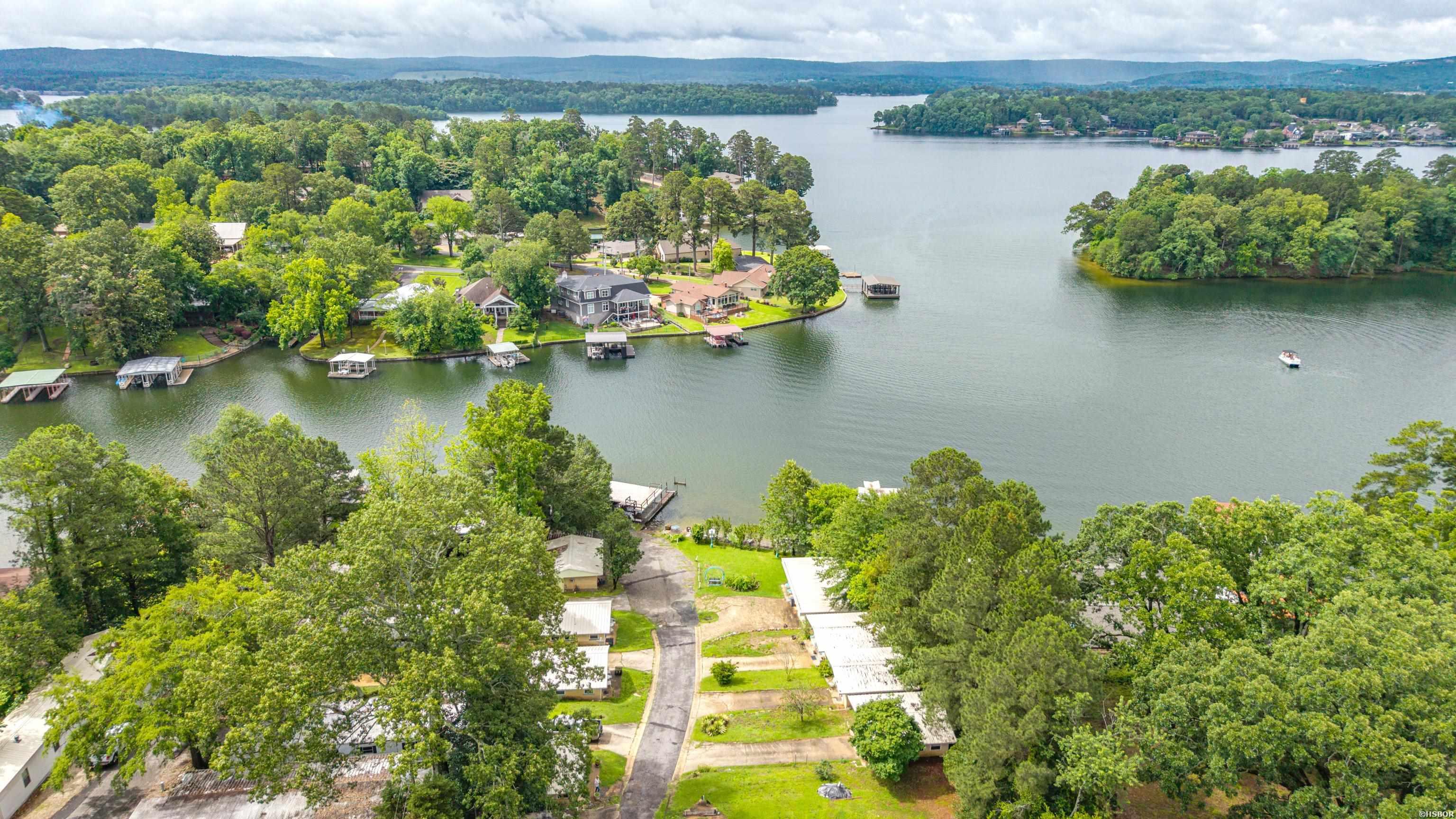 352 LAKELAND Drive