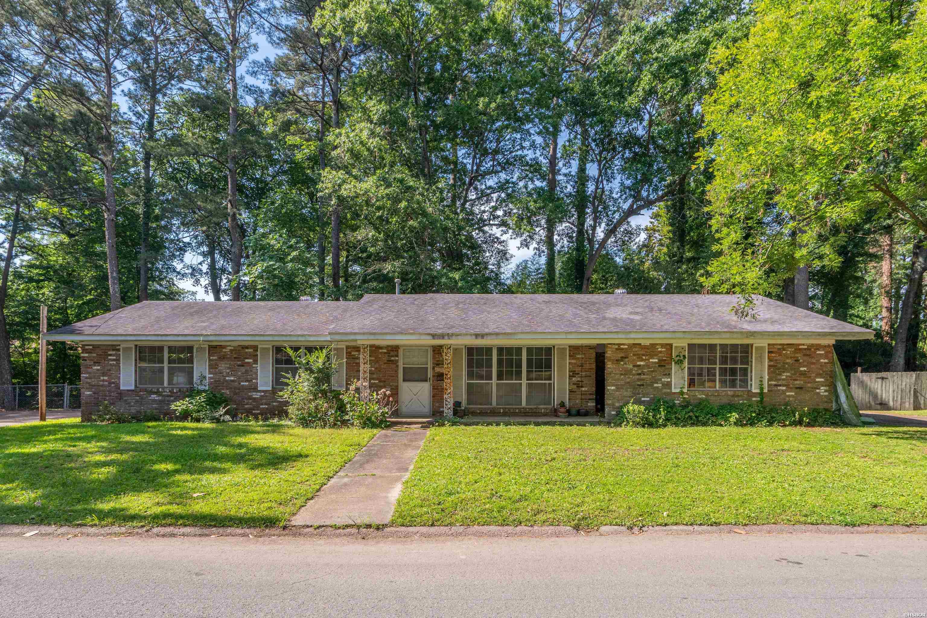 2047 Elaine Circle Property Photo 1