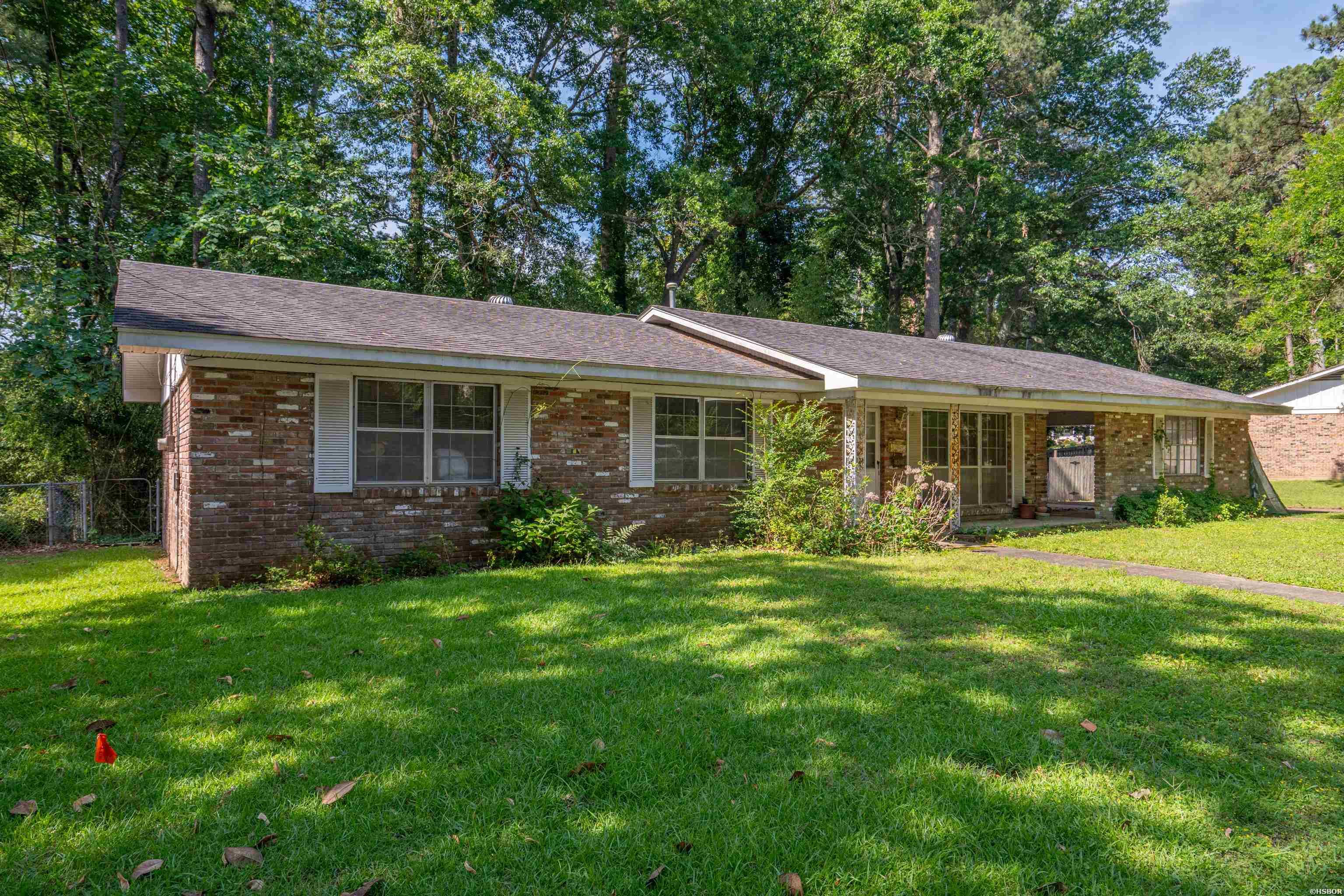 2047 Elaine Circle Property Photo 3