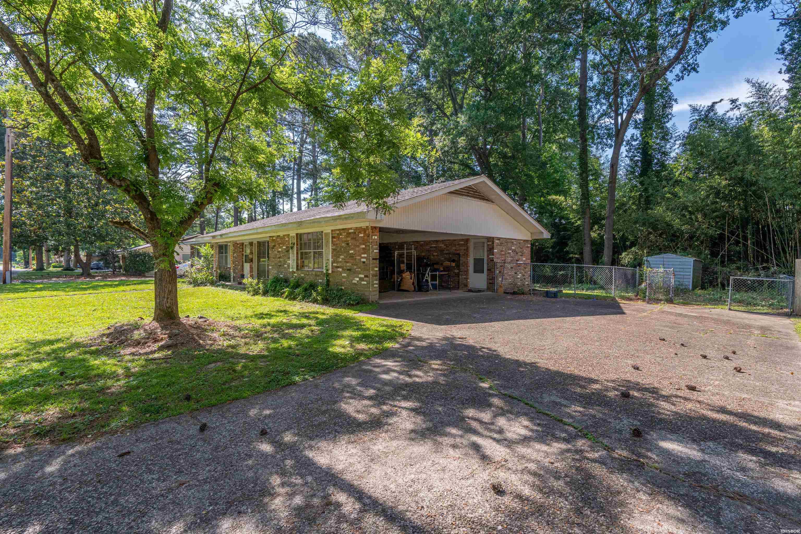 2047 Elaine Circle Property Photo 4