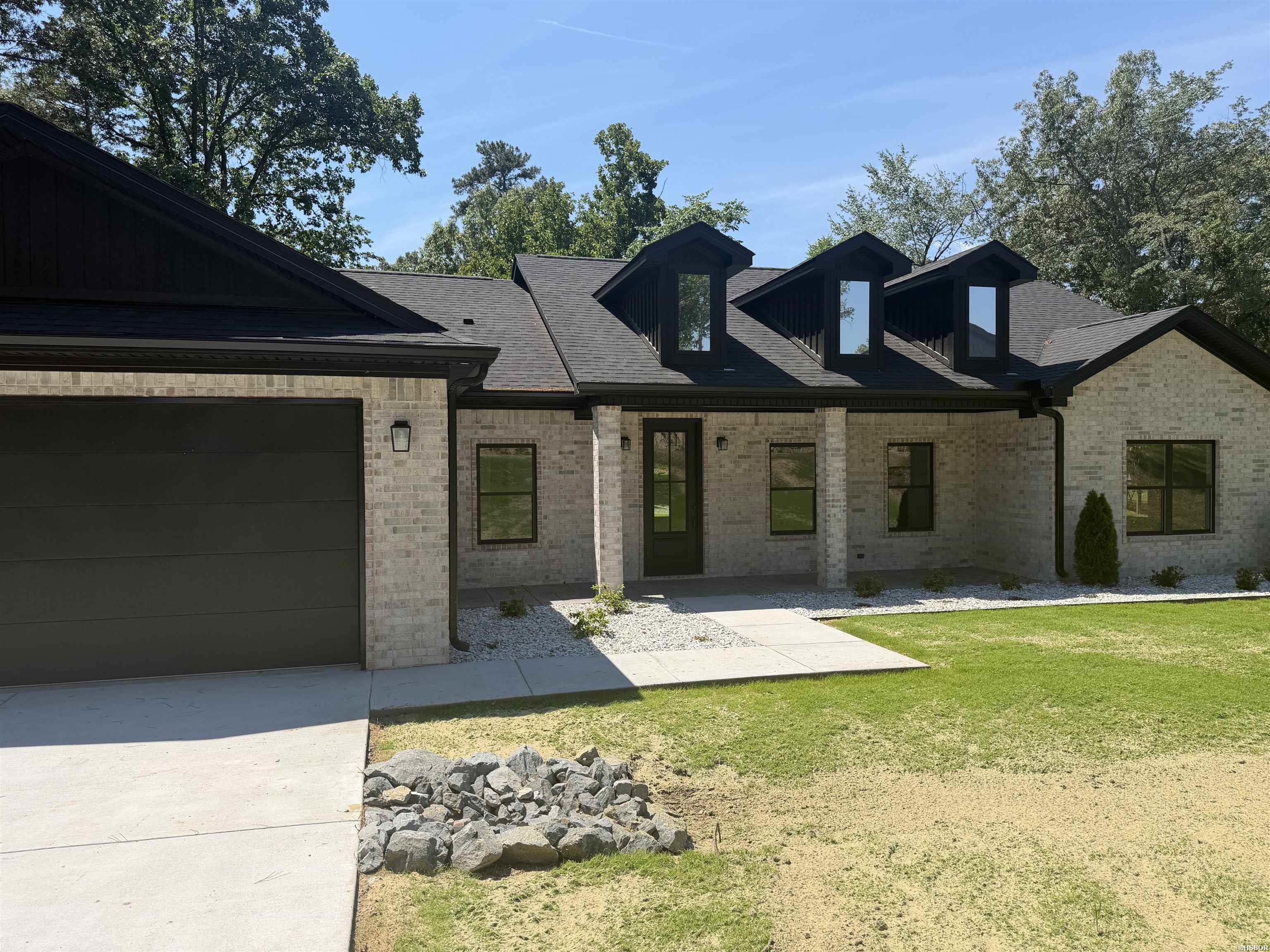 125 Shamrock Property Photo 2