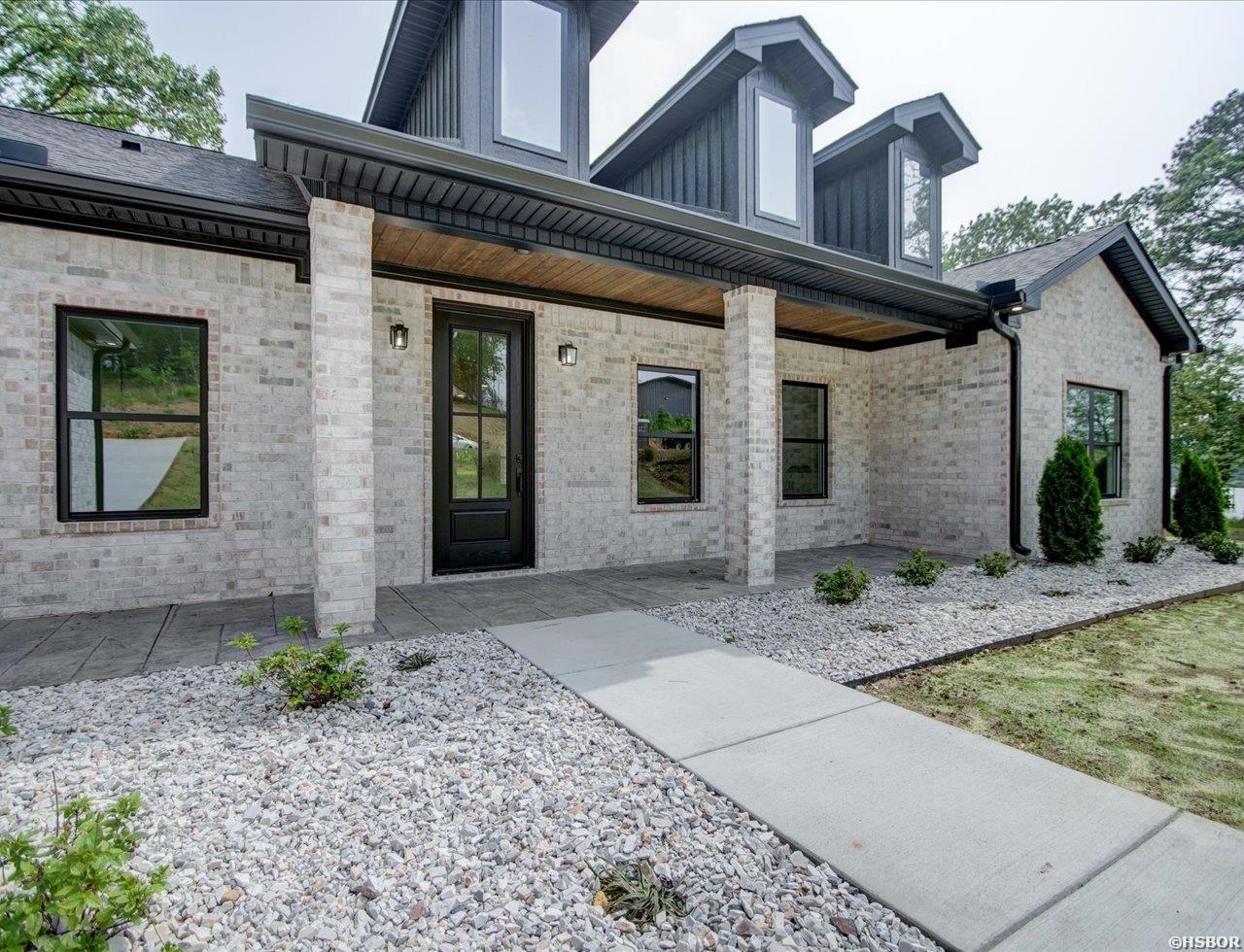 125 Shamrock Property Photo 3