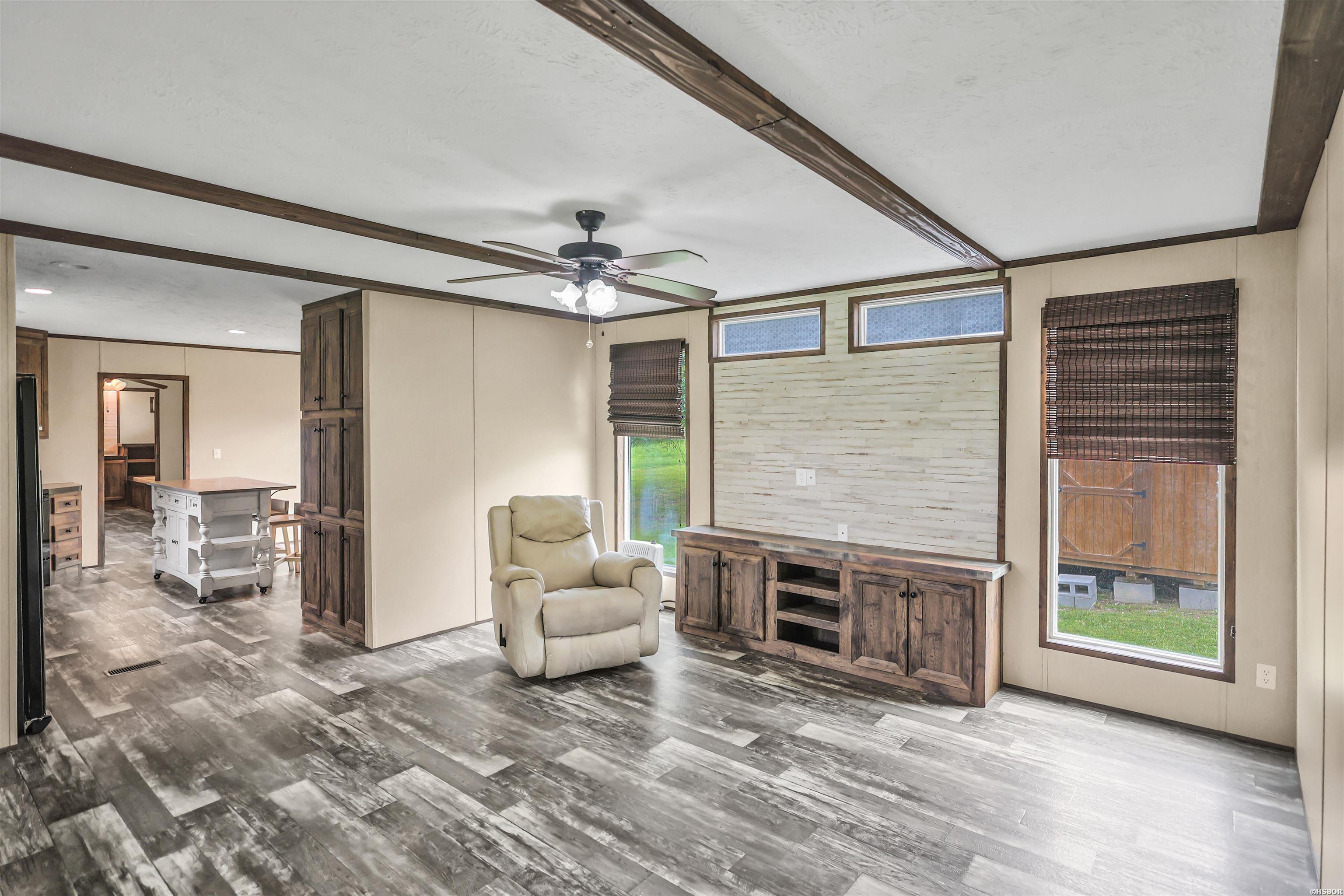 101 Barentine Property Photo 8