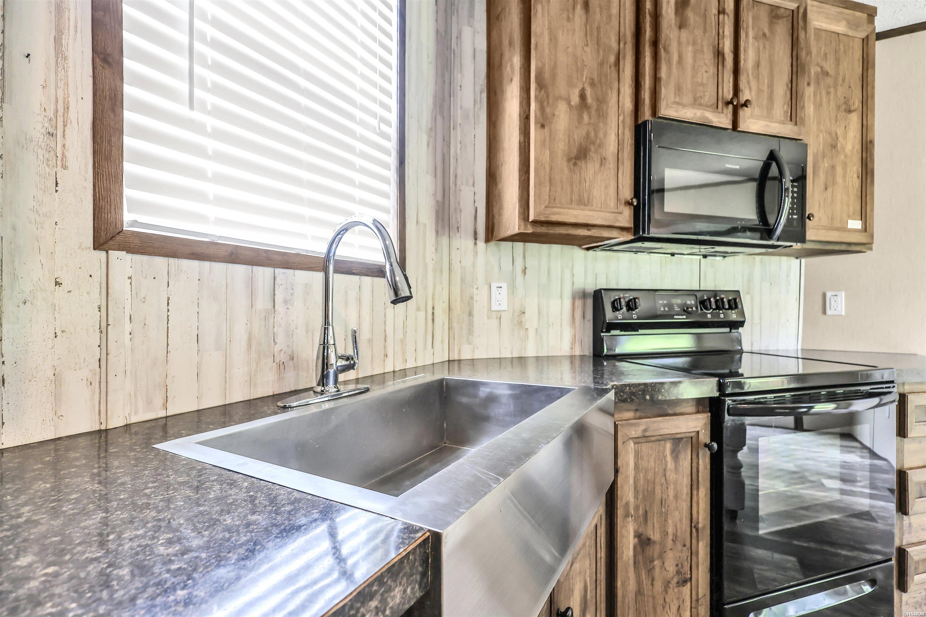 101 Barentine Property Photo 16