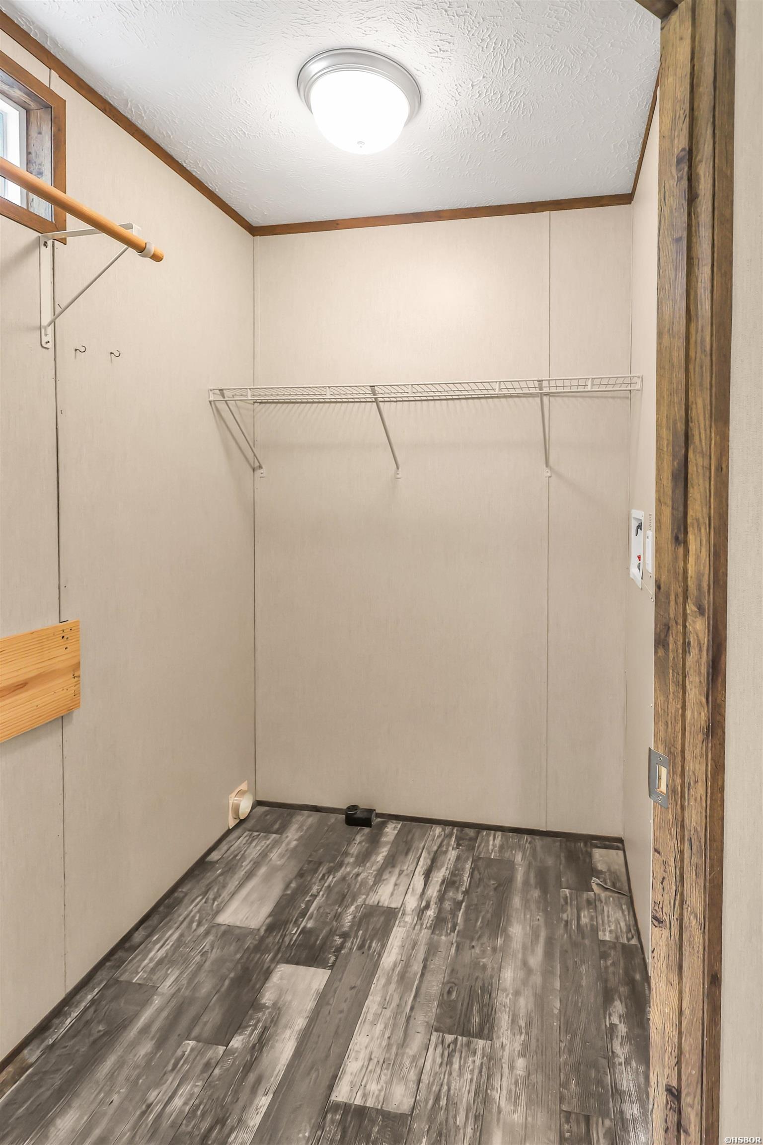 101 Barentine Property Photo 23