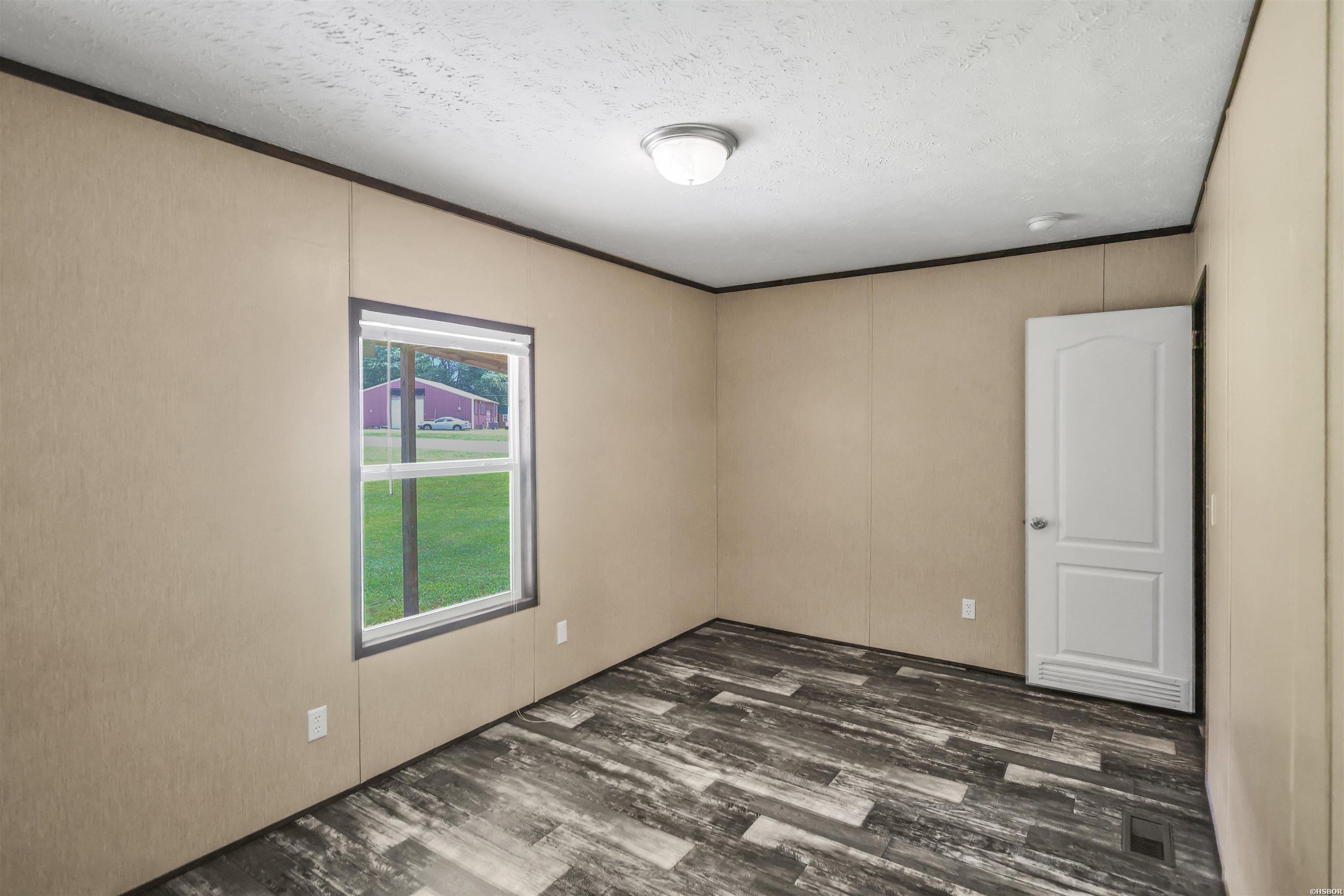 101 Barentine Property Photo 38
