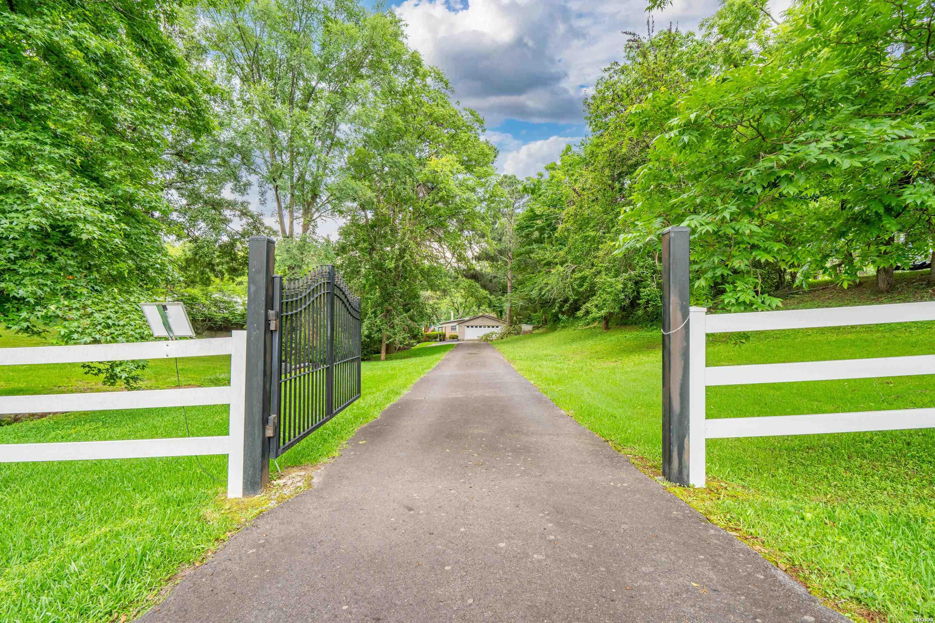 1925 Lakeshore Drive Property Photo 6