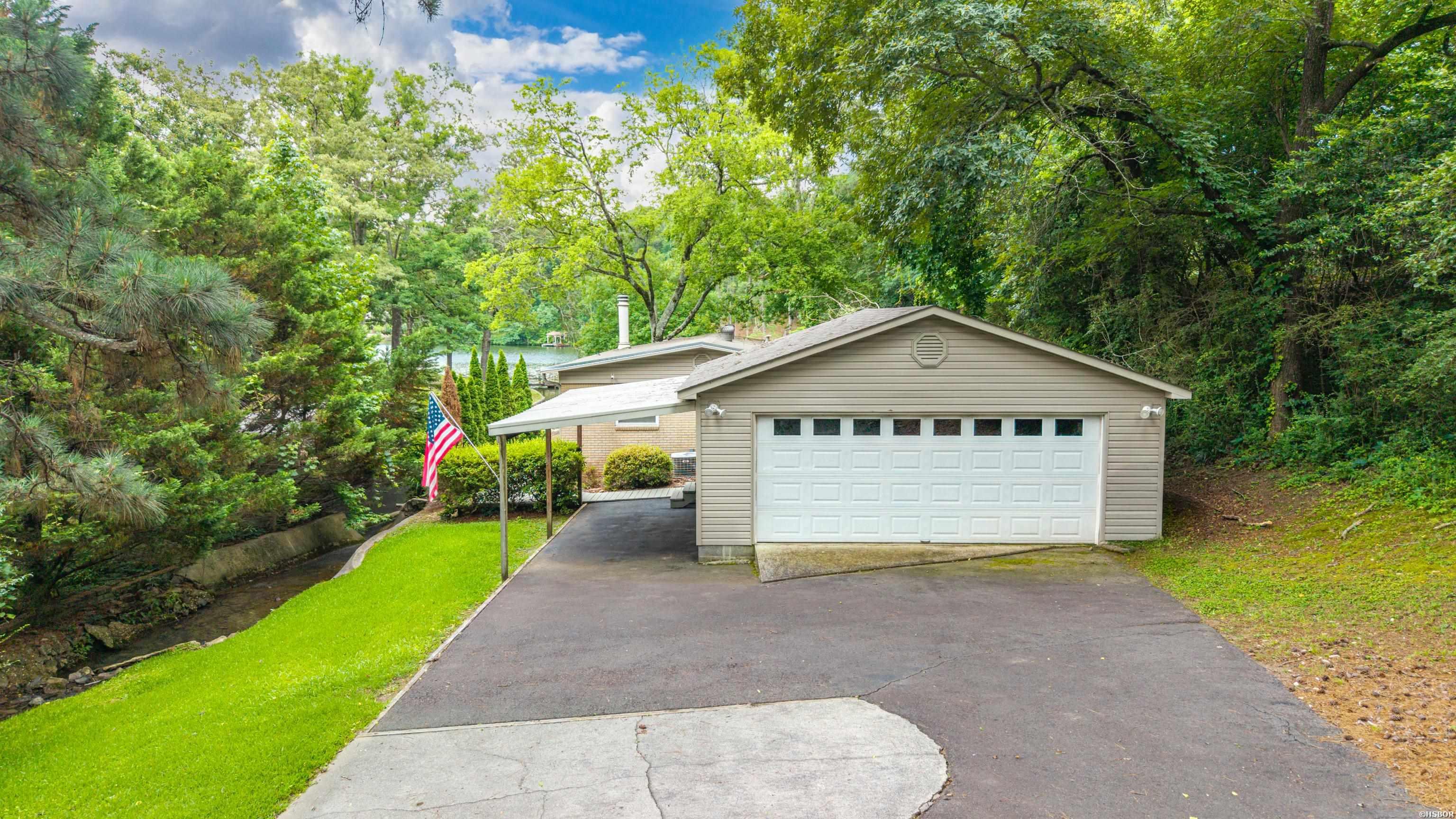 1925 Lakeshore Drive Property Photo 7