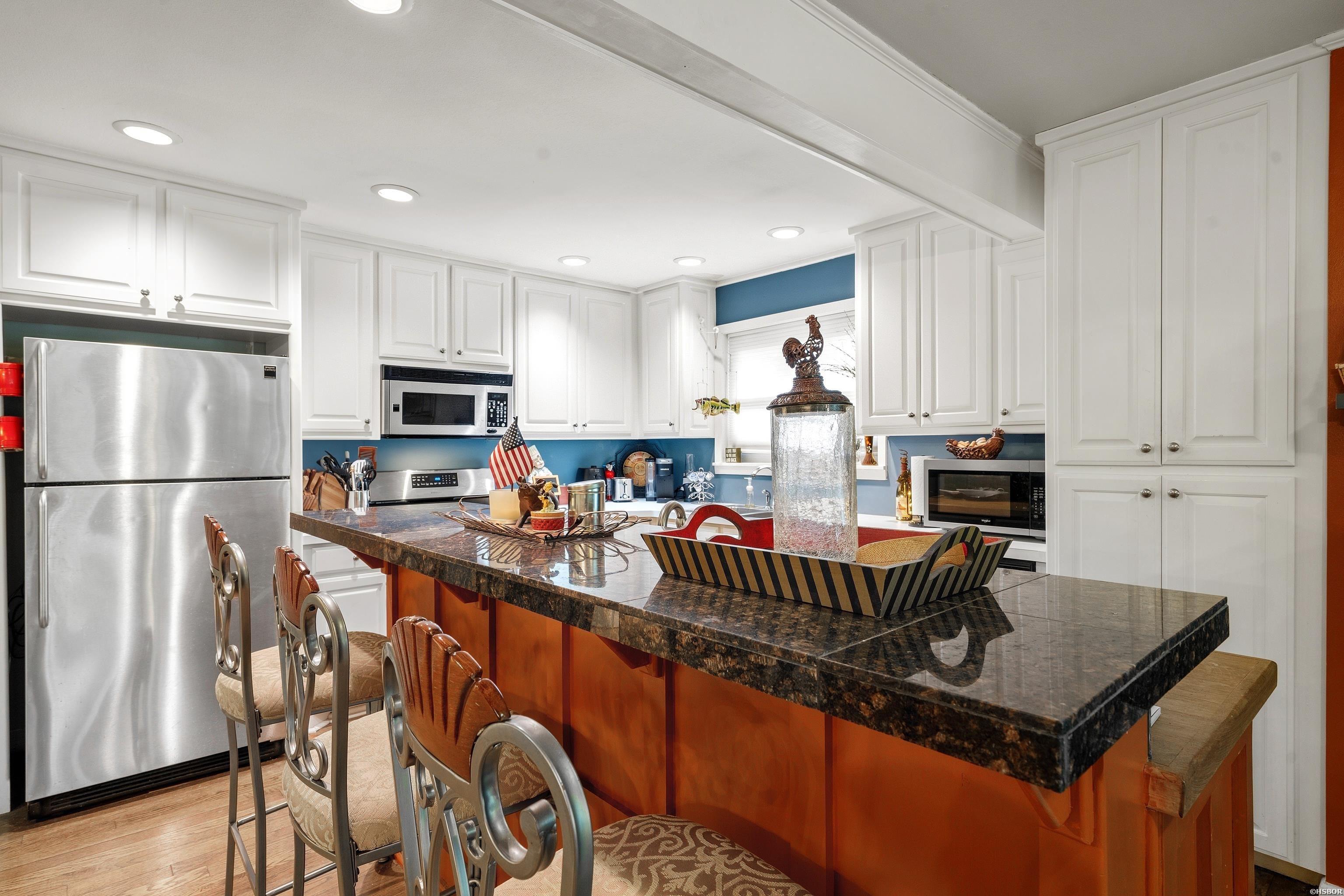 1925 Lakeshore Drive Property Photo 15