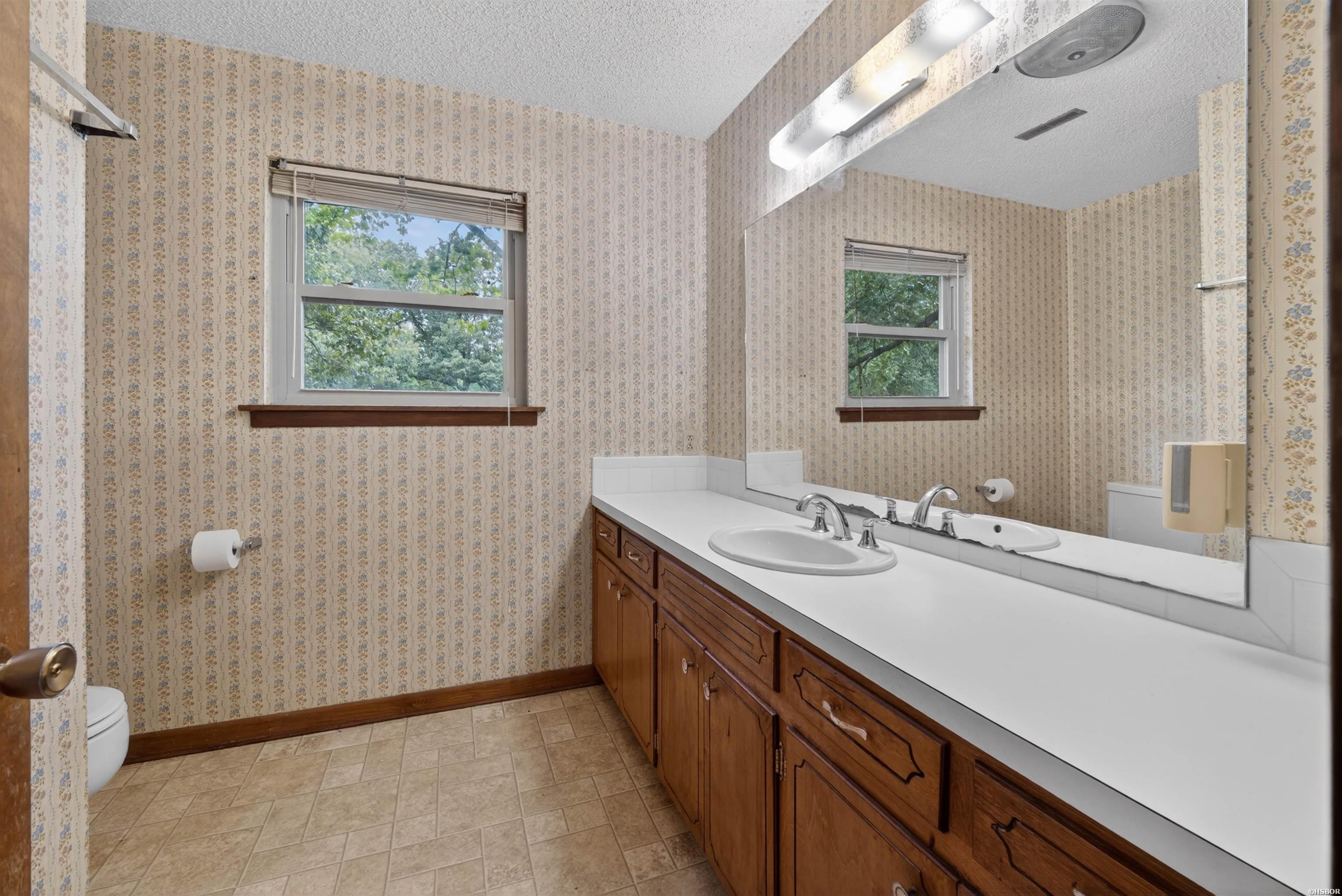 1540 Valleyview Drive Property Photo 9