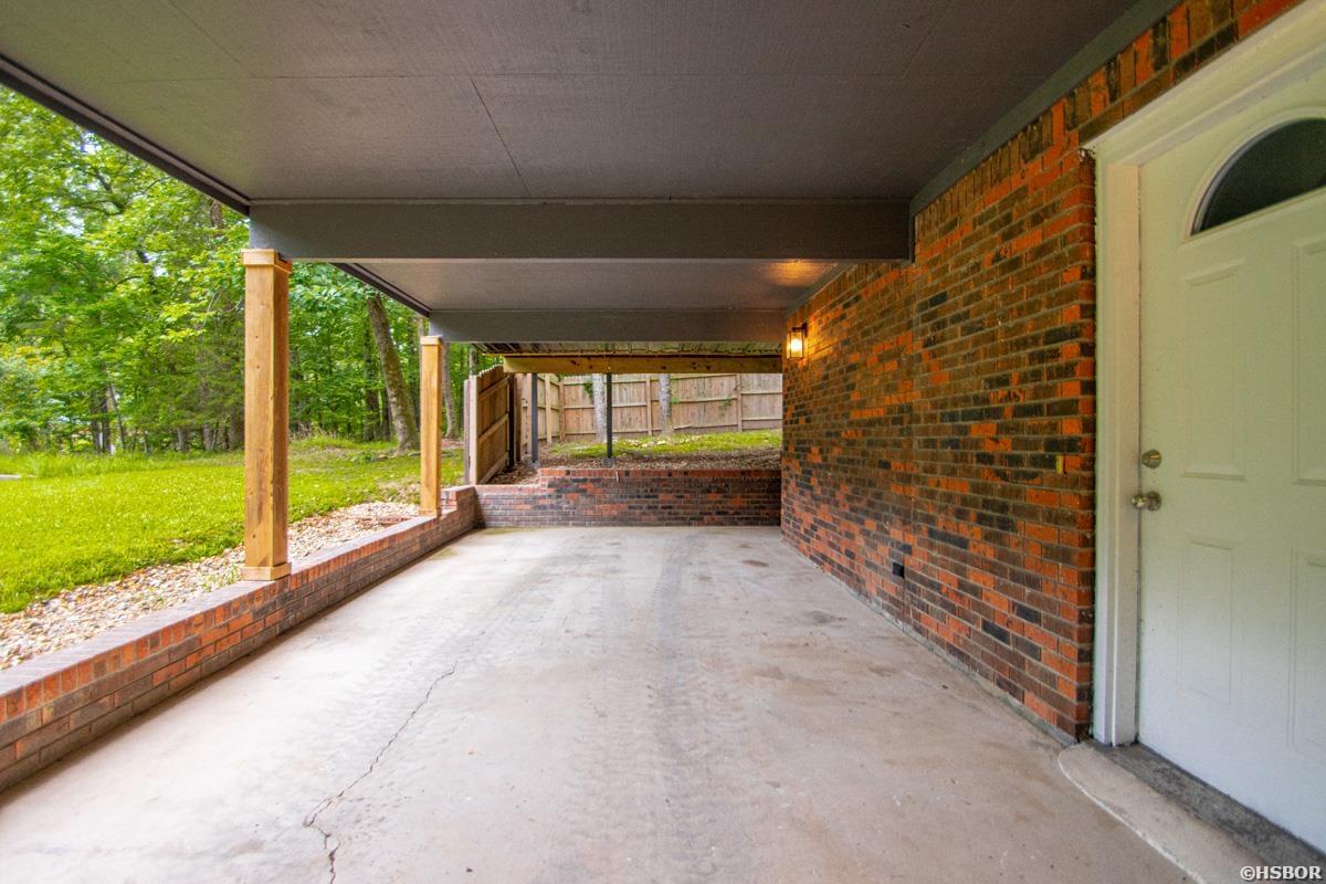 715 Plum Hollow Property Photo 7