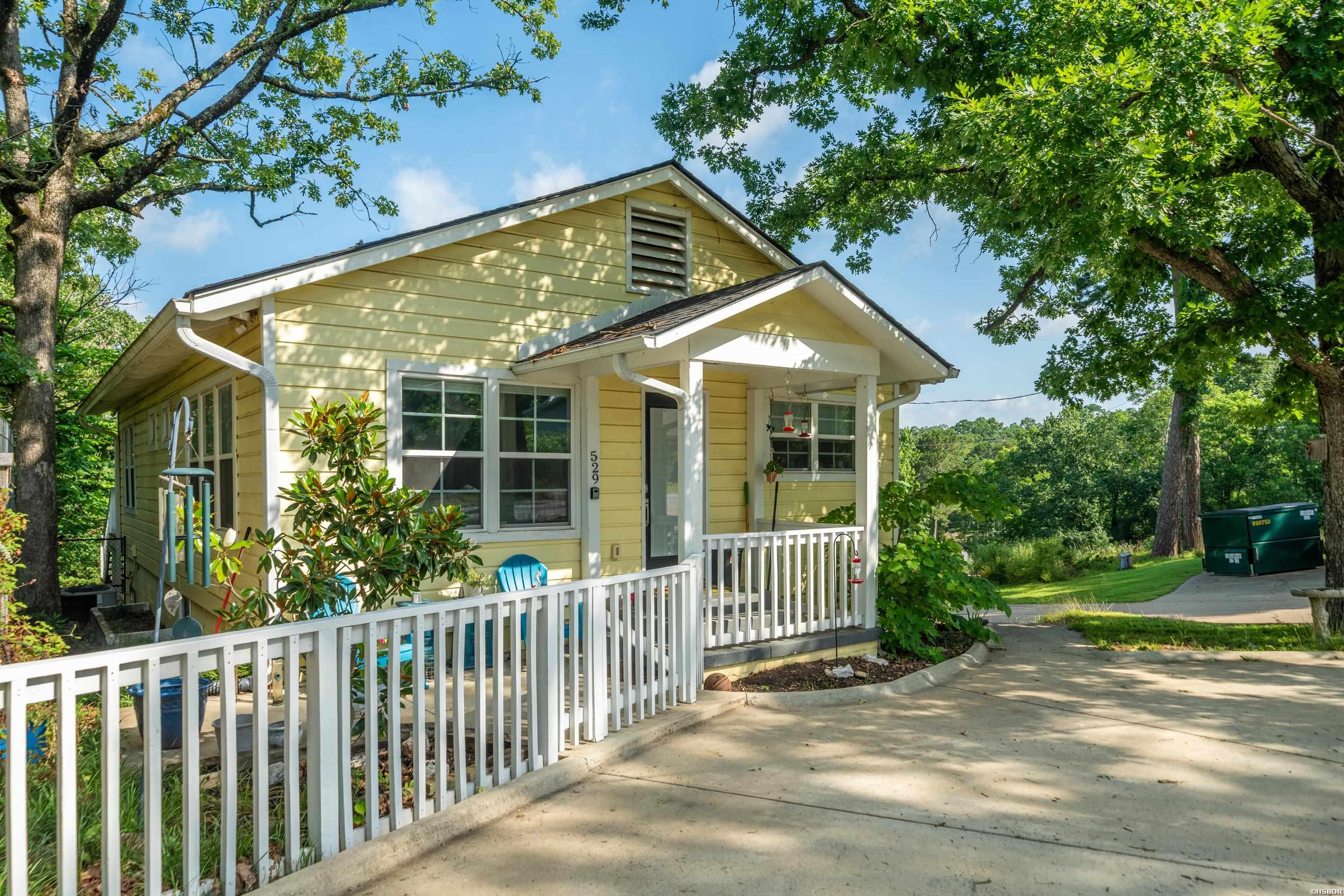 529 BURCHWOOD BAY Property Photo 1