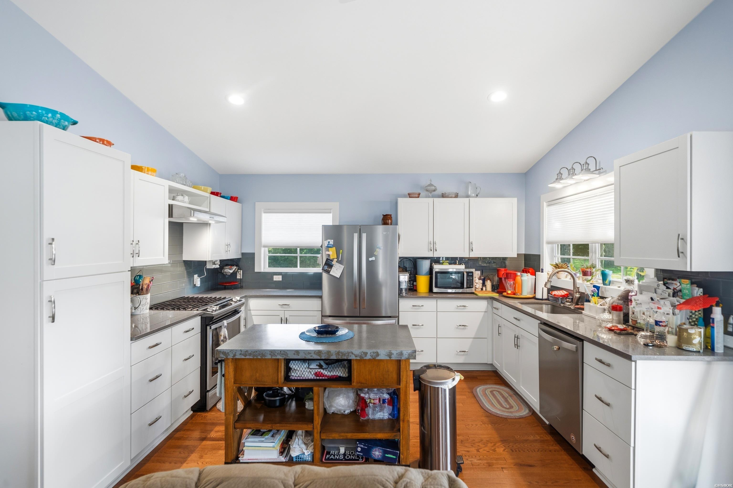 529 Burchwood Bay Property Photo 4
