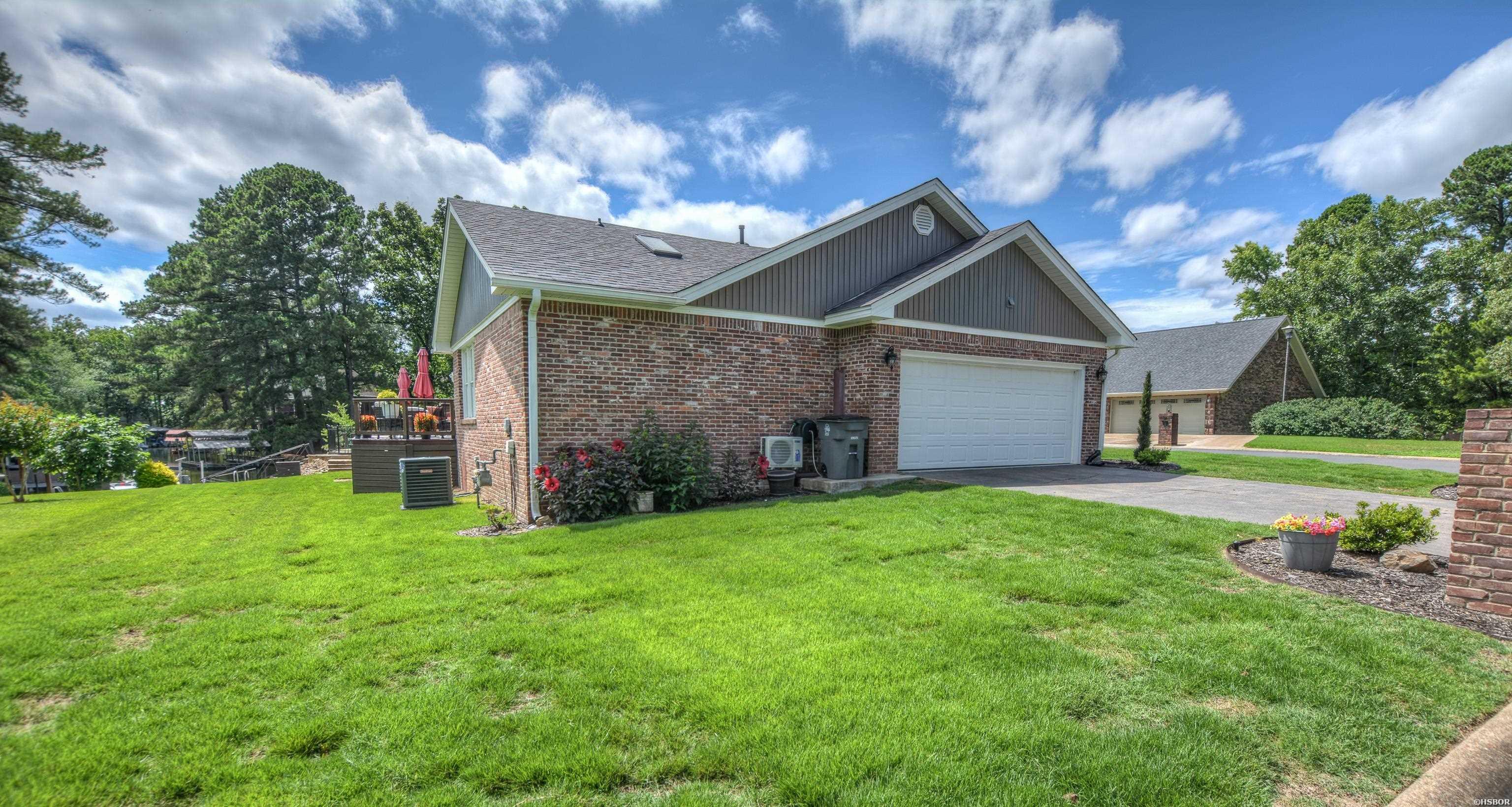 105 Waters Edge Cove Property Photo 6