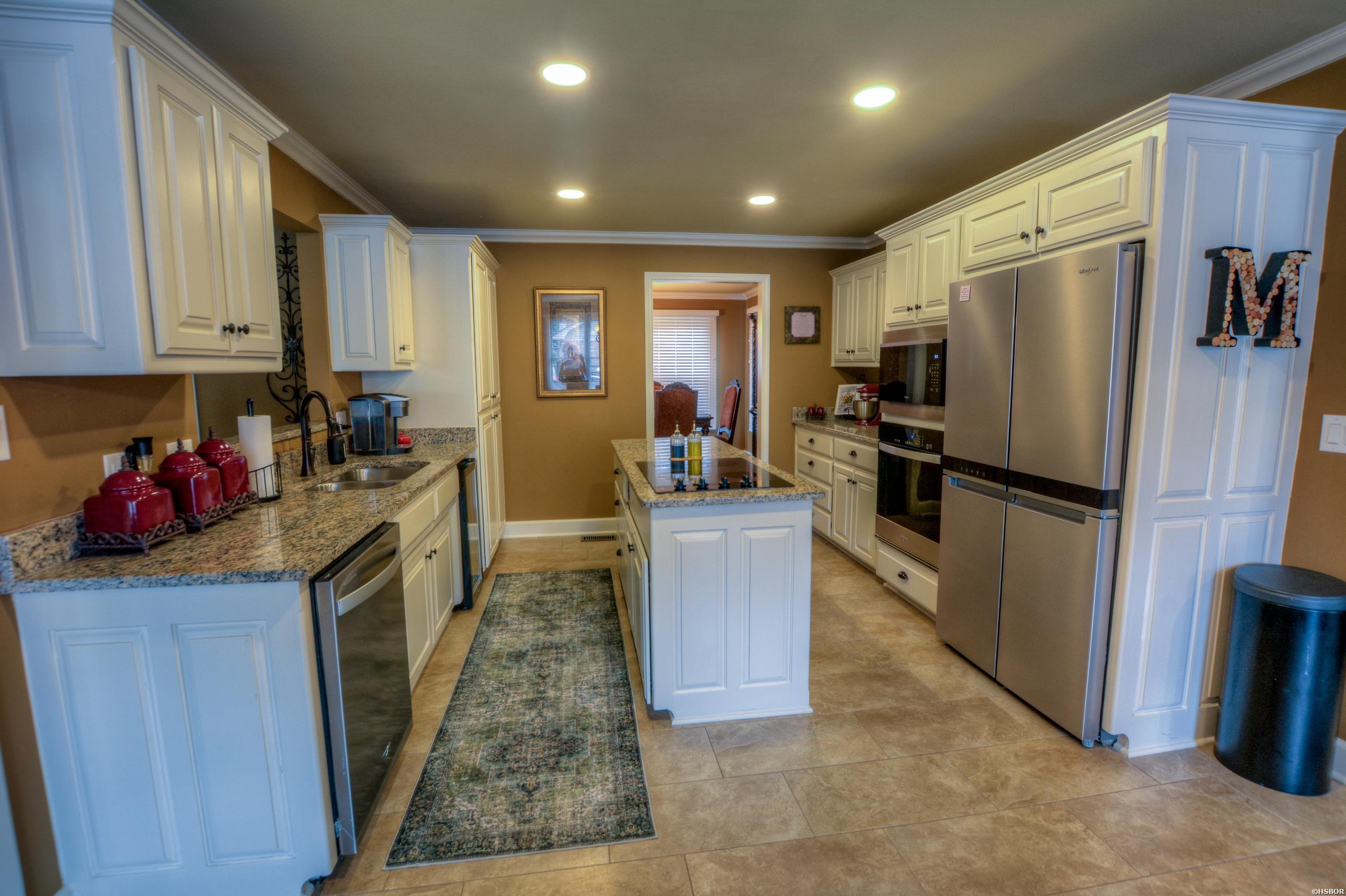 105 Waters Edge Cove Property Photo 13