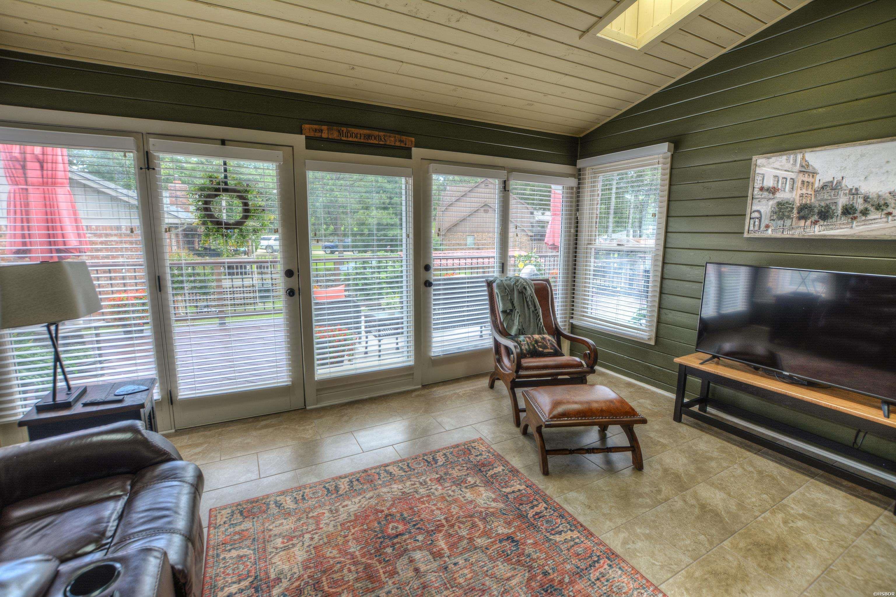 105 Waters Edge Cove Property Photo 17