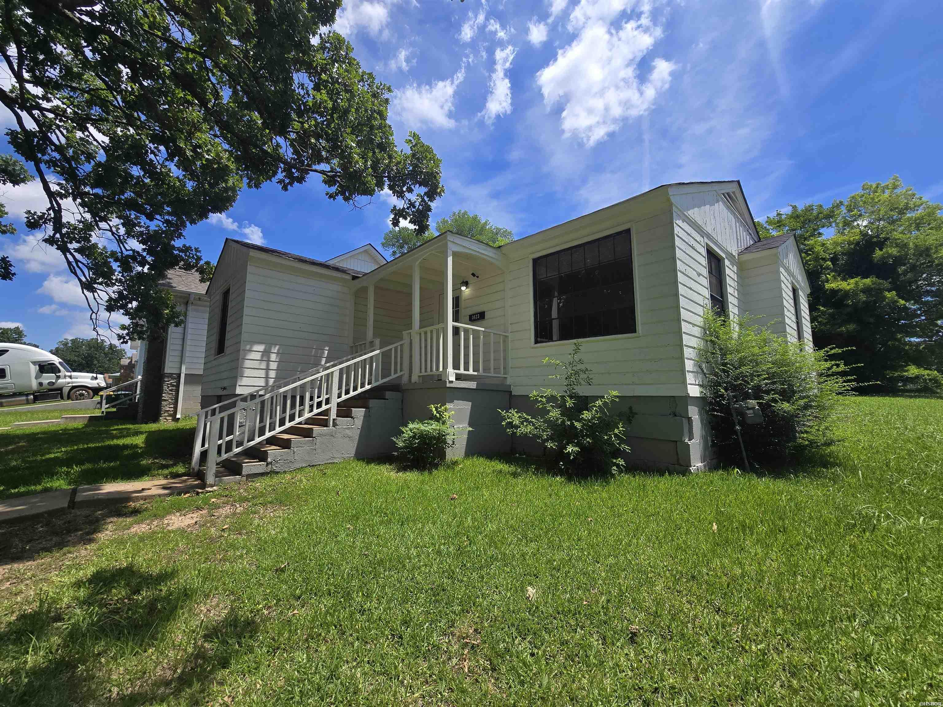 3123 S GAINES Property Photo 1
