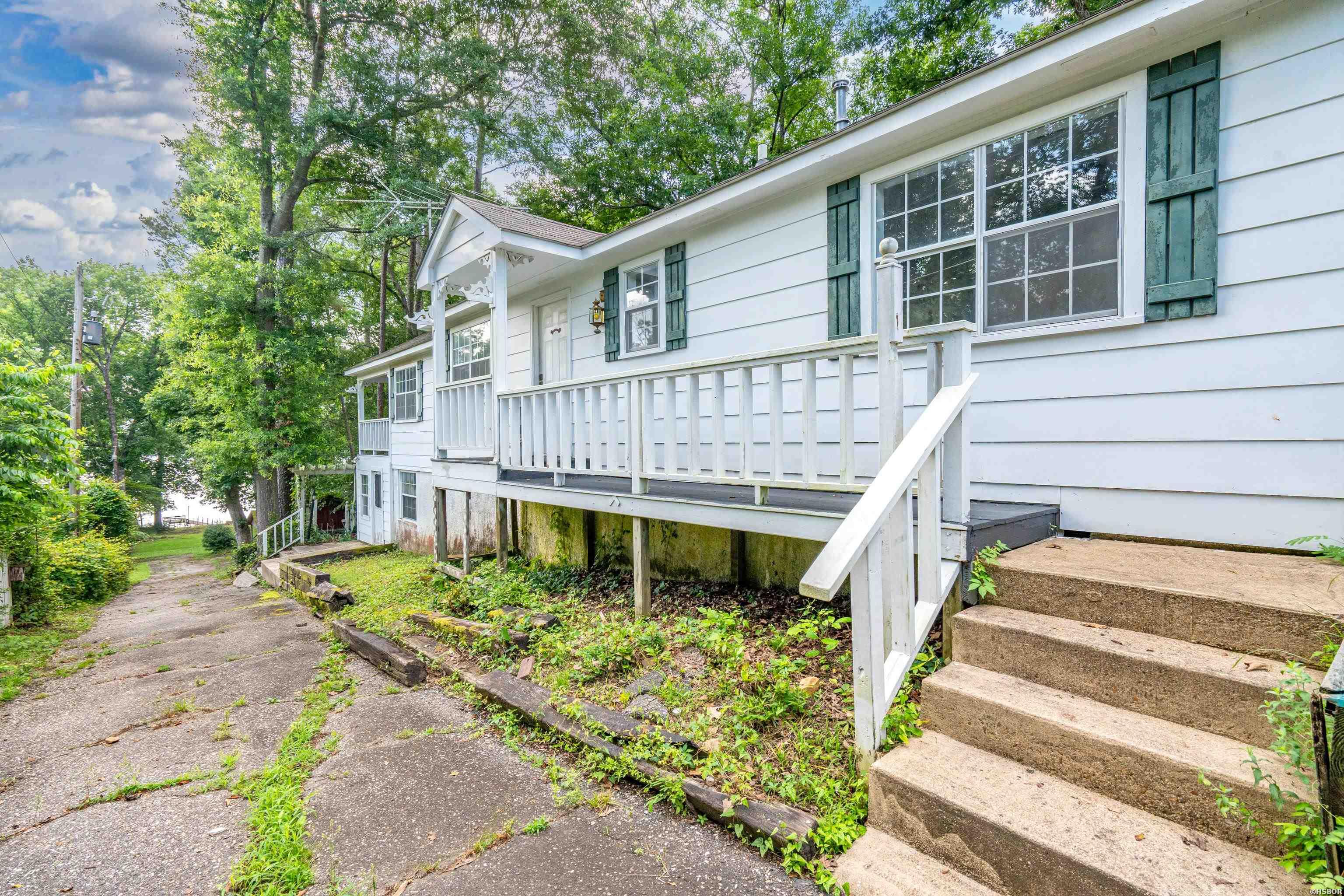 324 Cadillac Point Property Photo 1