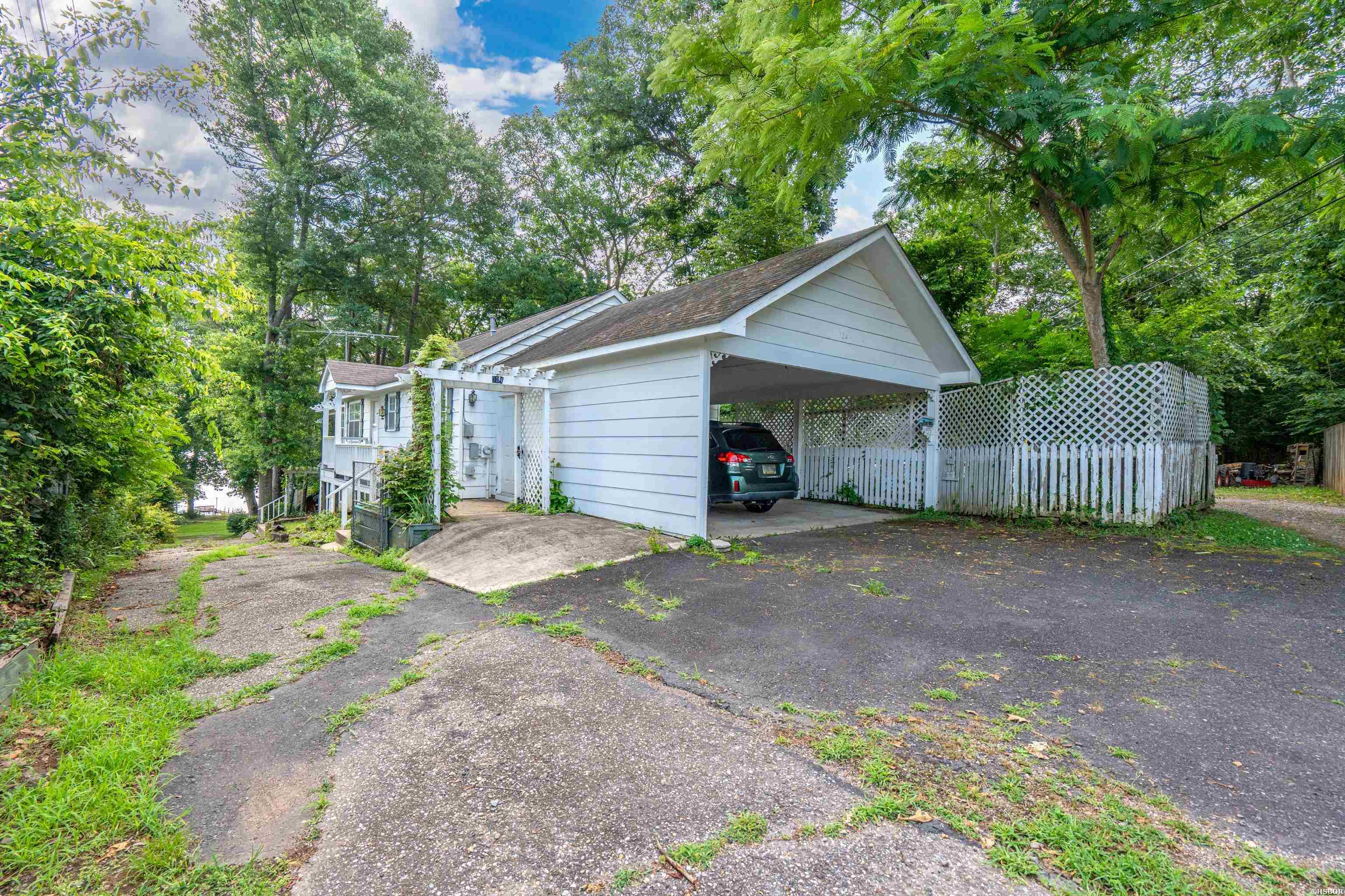 324 Cadillac Point Property Photo 8