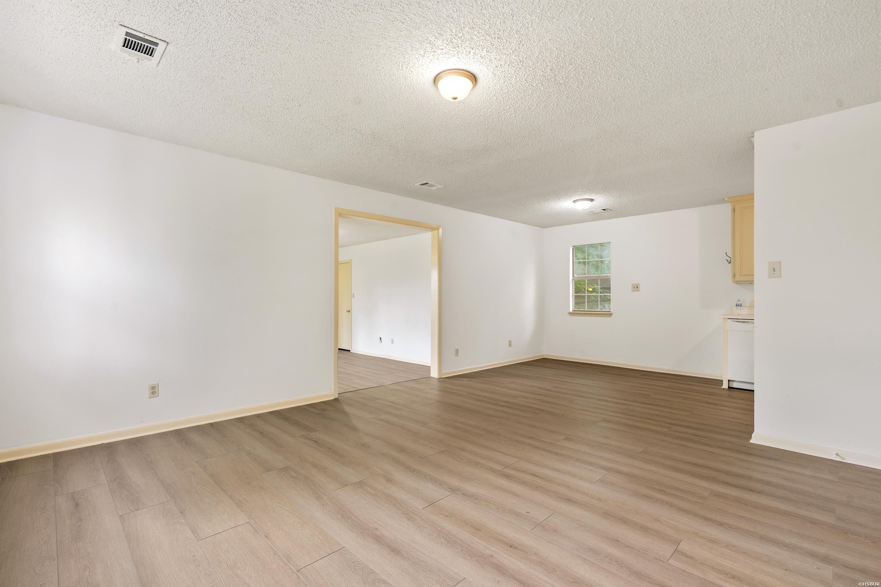324 Cadillac Point Property Photo 9