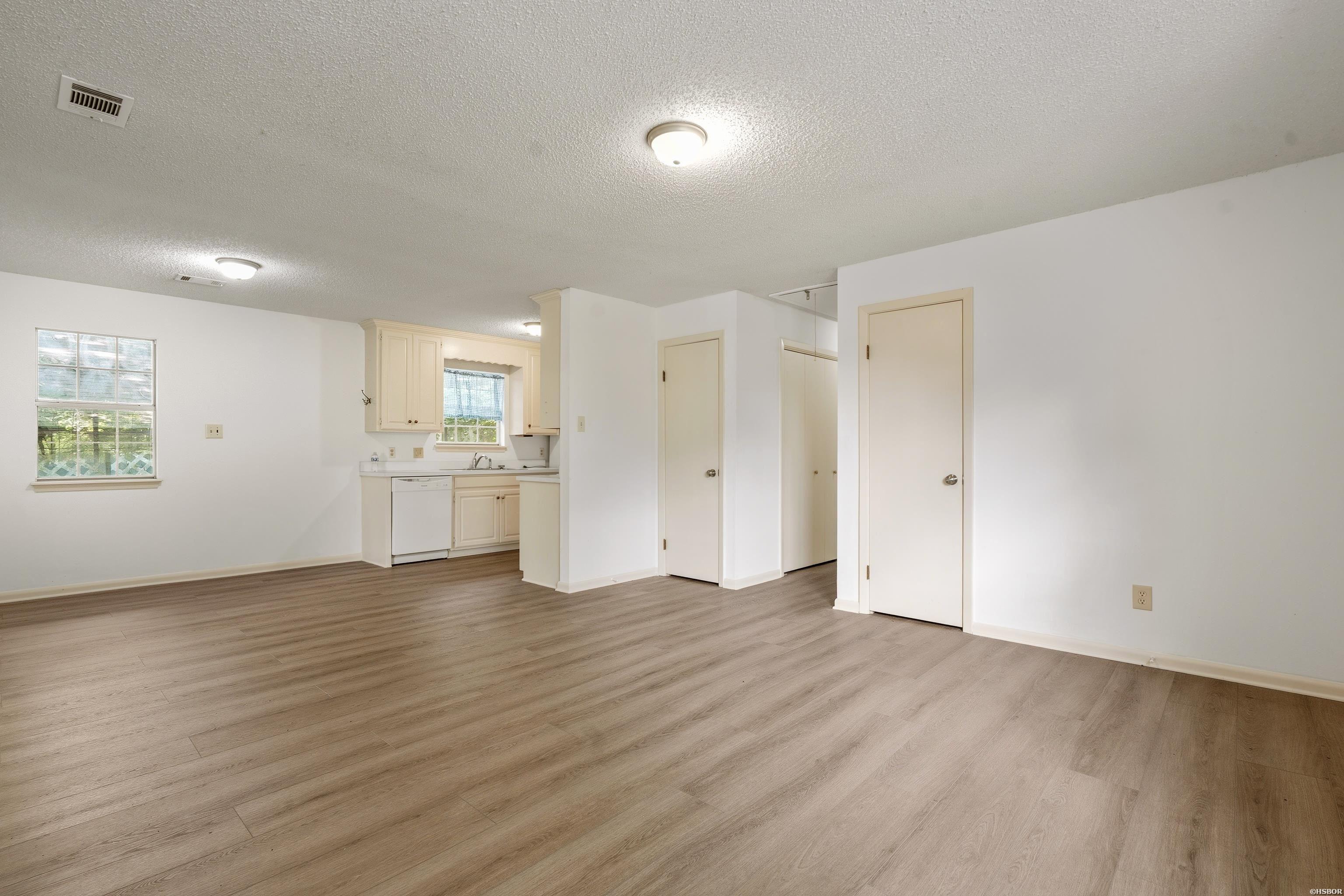 324 Cadillac Point Property Photo 10