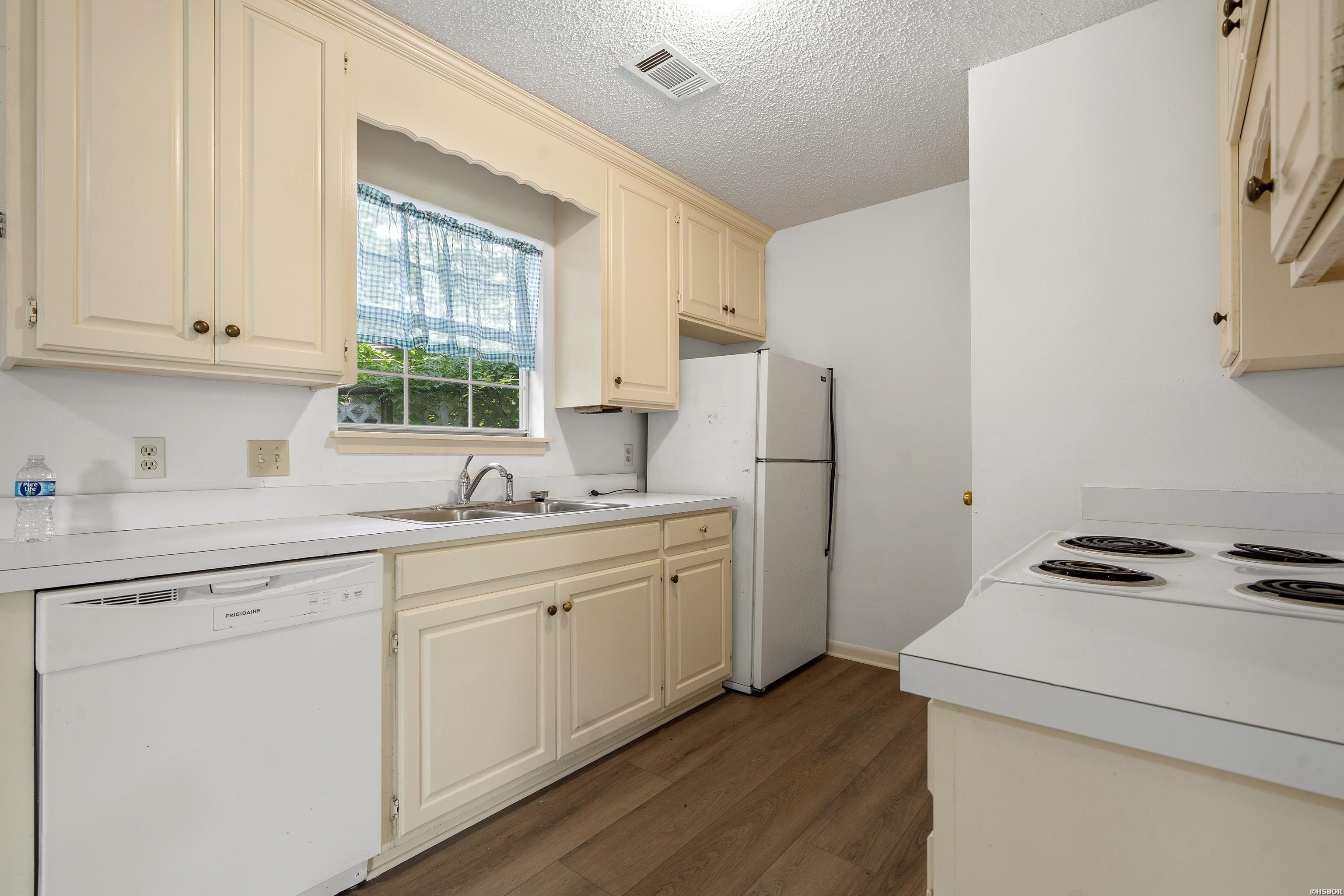 324 Cadillac Point Property Photo 12