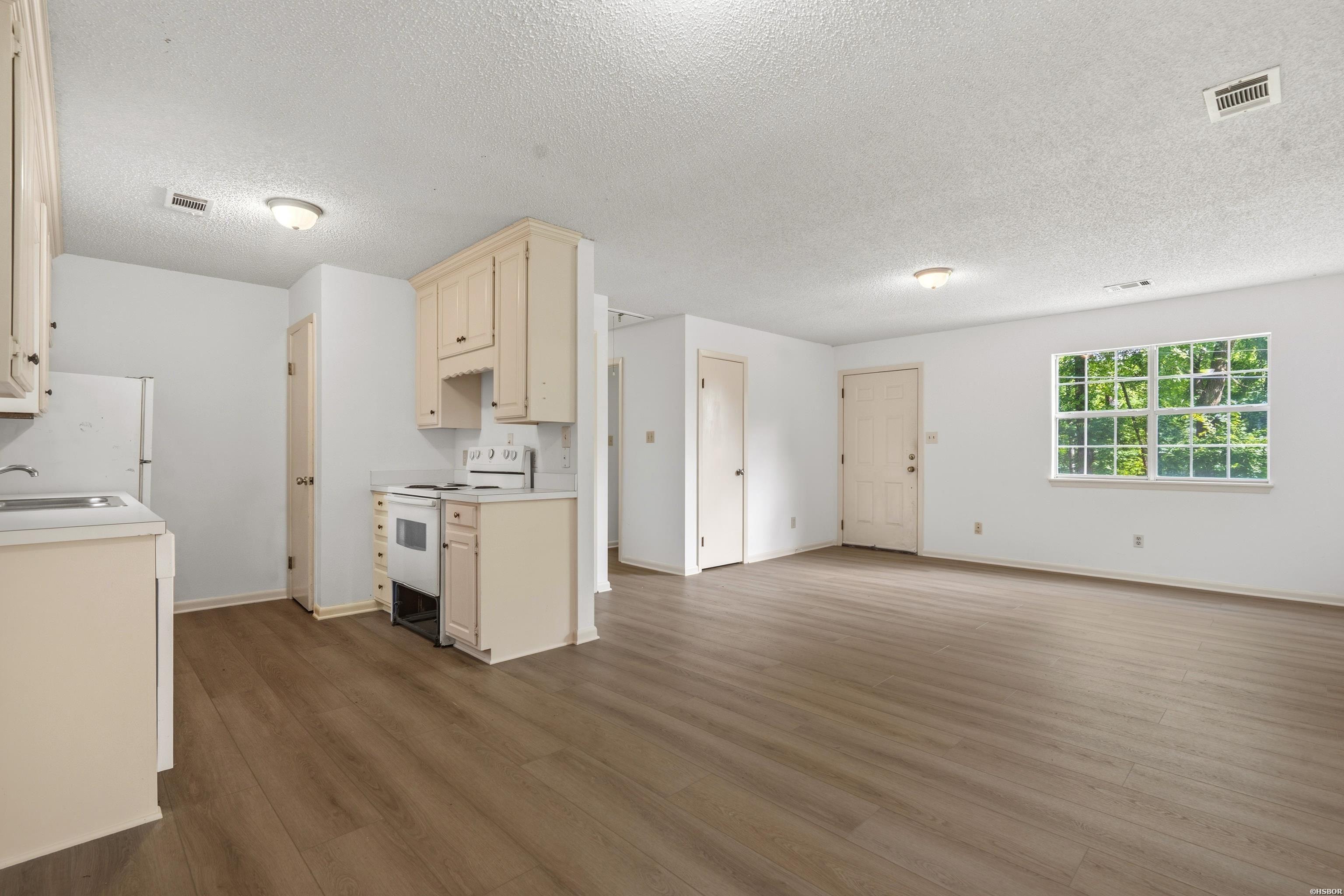 324 Cadillac Point Property Photo 14