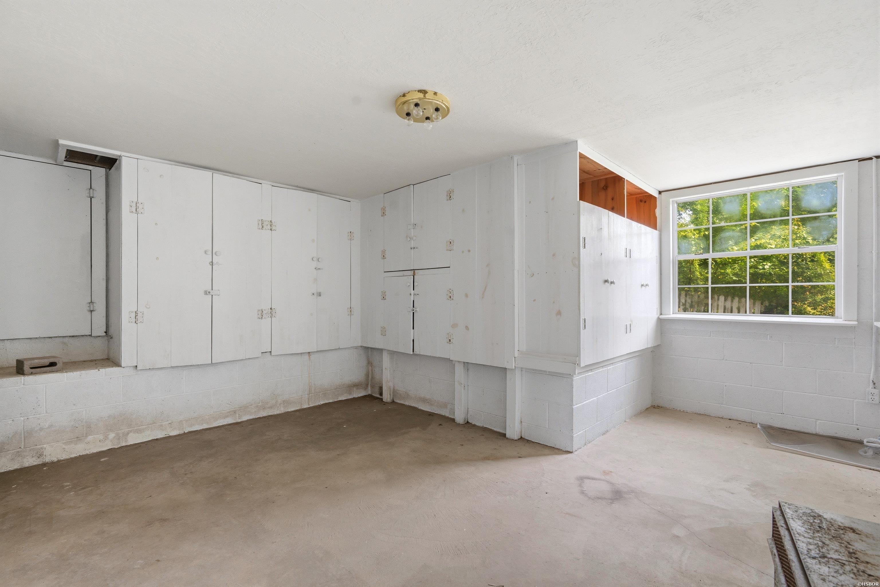 324 Cadillac Point Property Photo 29