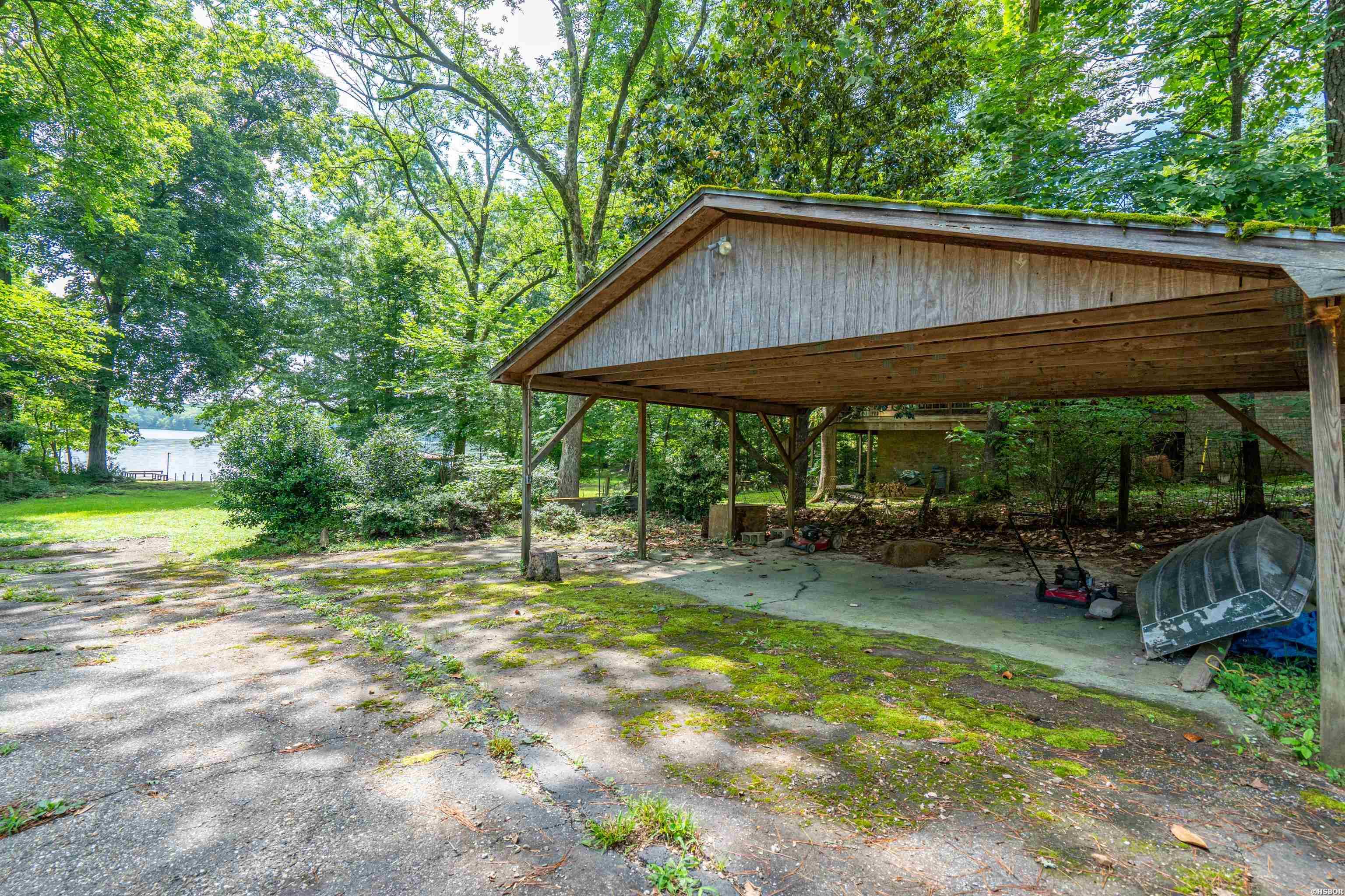 324 Cadillac Point Property Photo 30