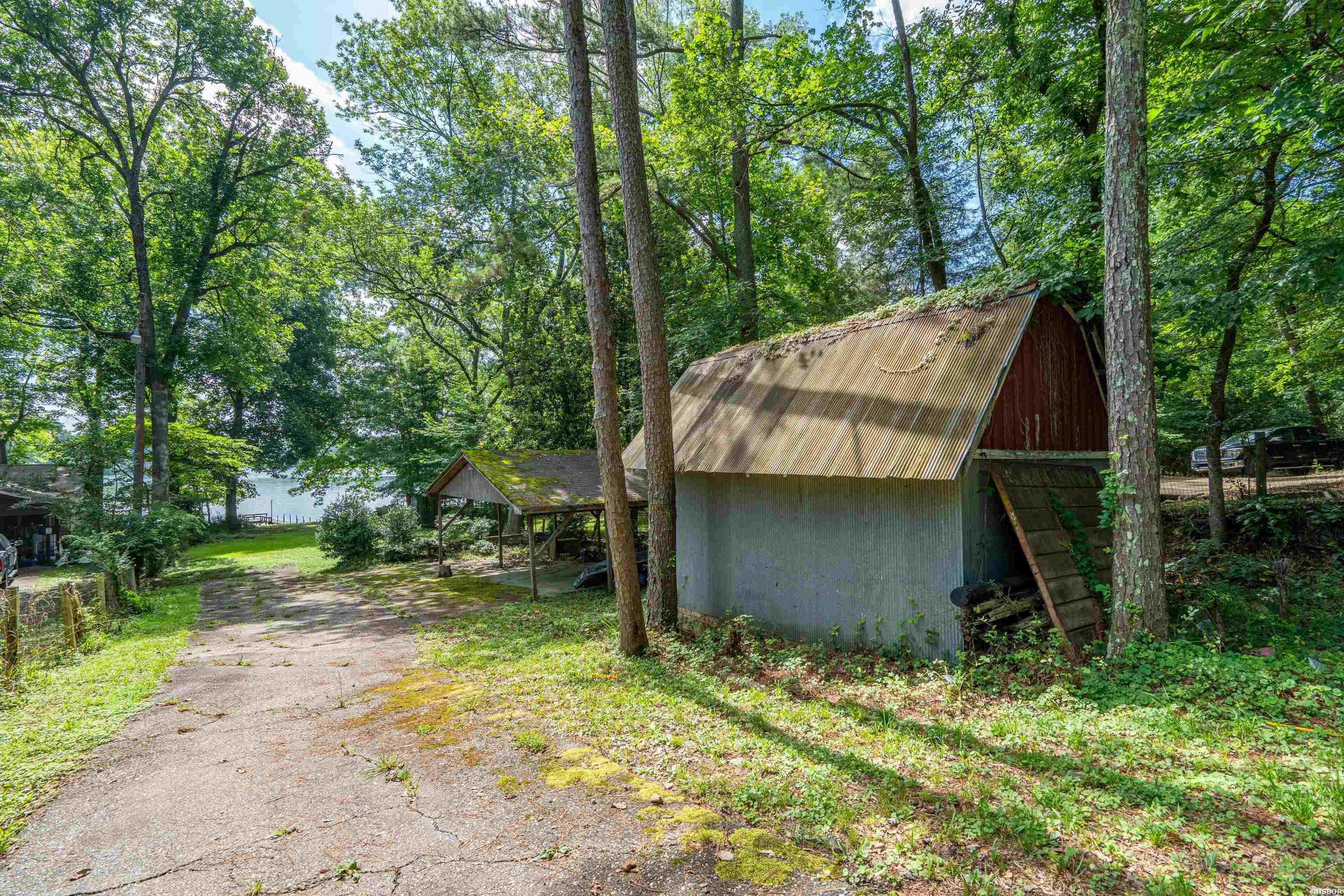 324 Cadillac Point Property Photo 31