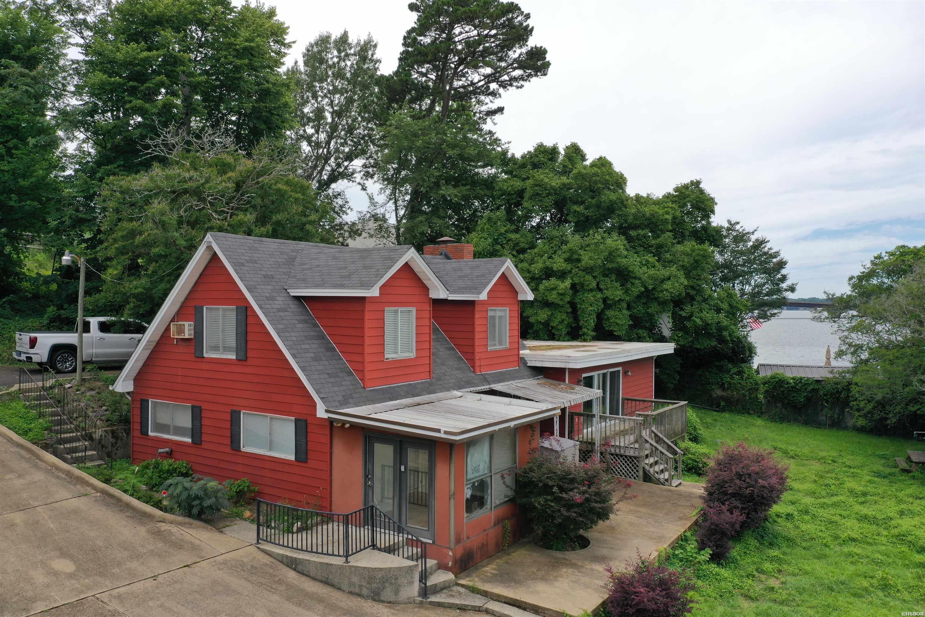 213 LONG ISLAND Property Photo 1