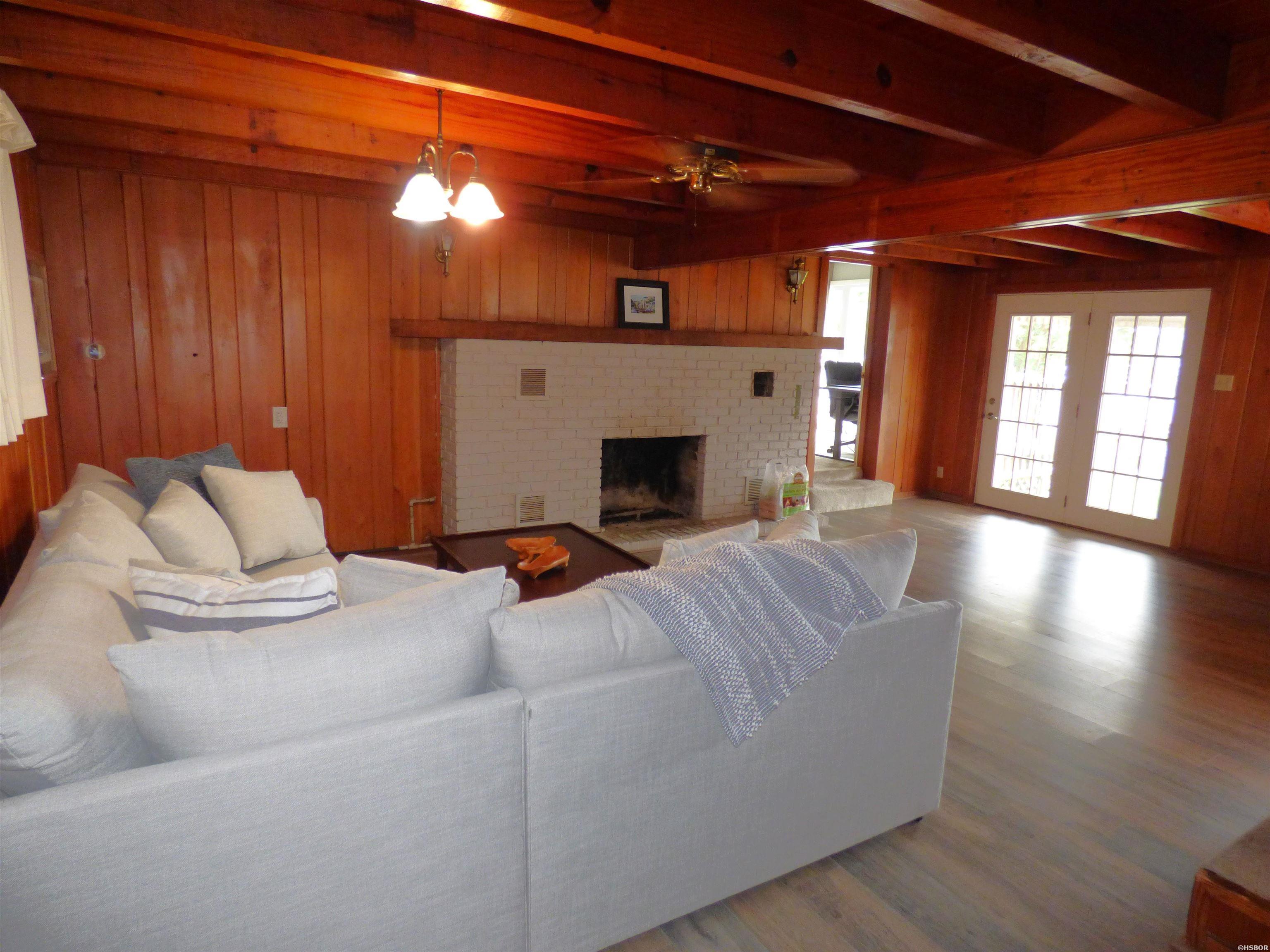 213 Long Island Property Photo 7