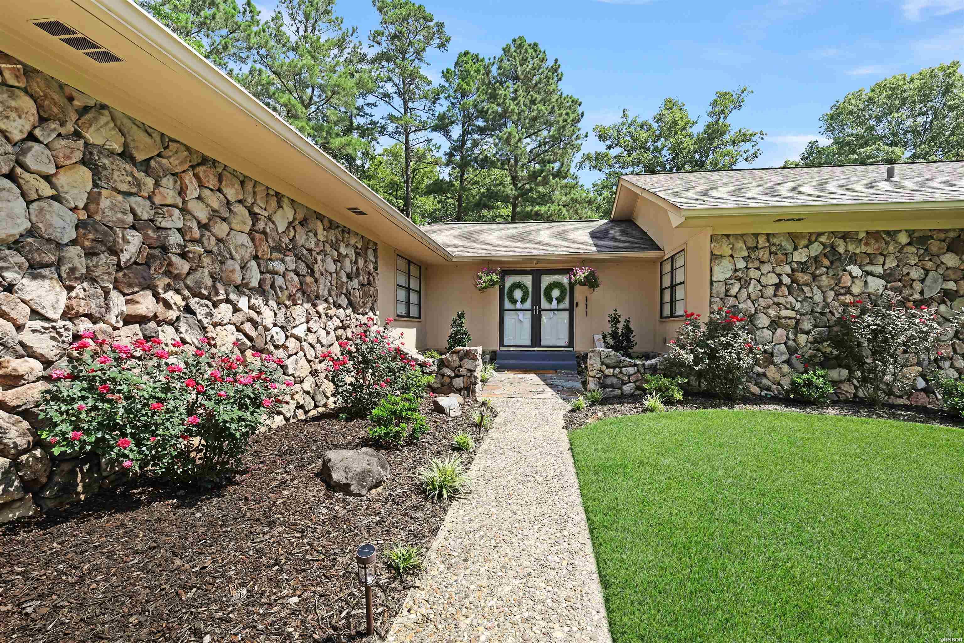 111 Glenridge Court Property Photo 2