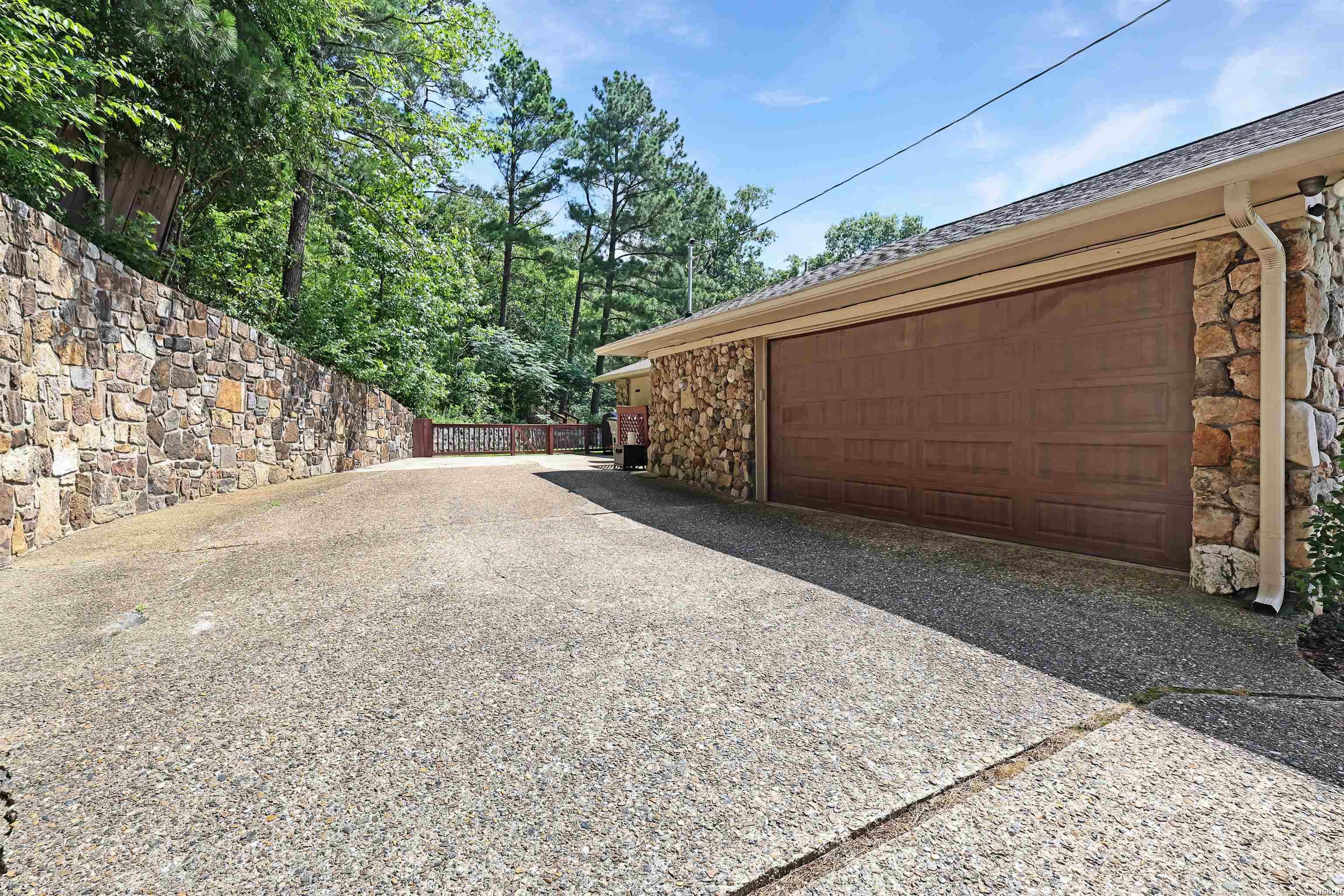 111 Glenridge Court Property Photo 39