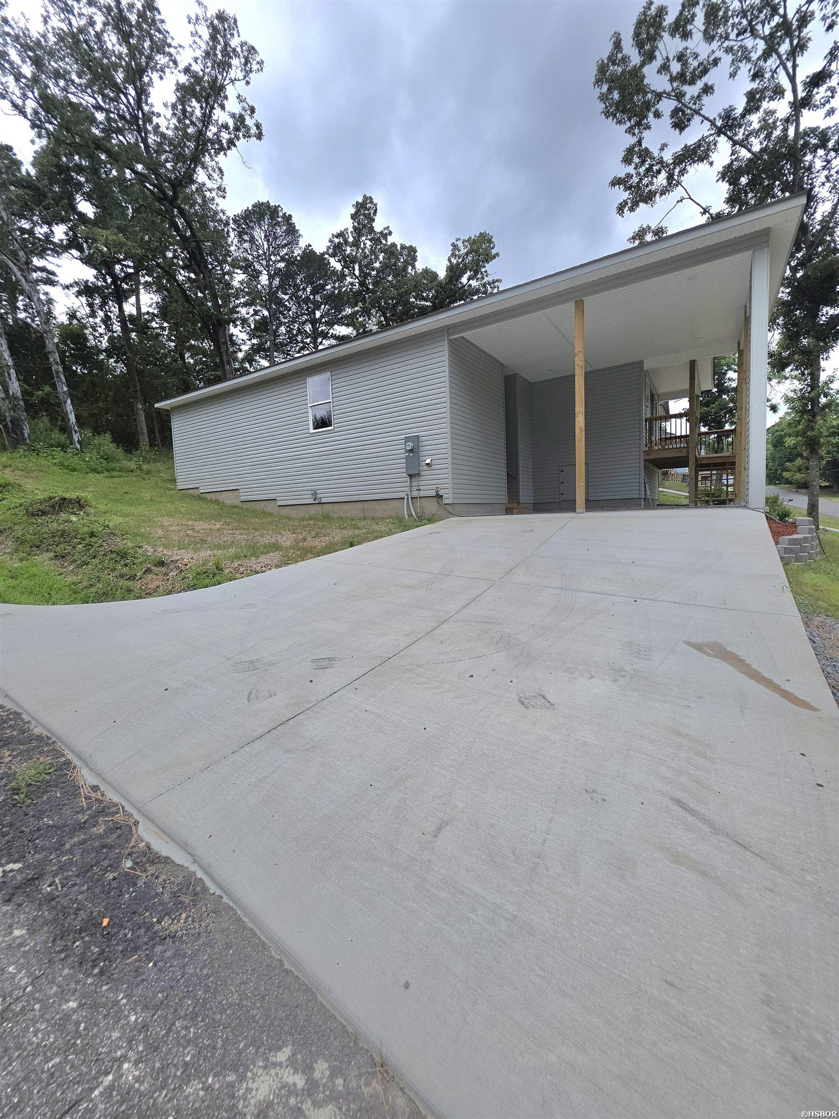 174 Woodridge Property Photo 2