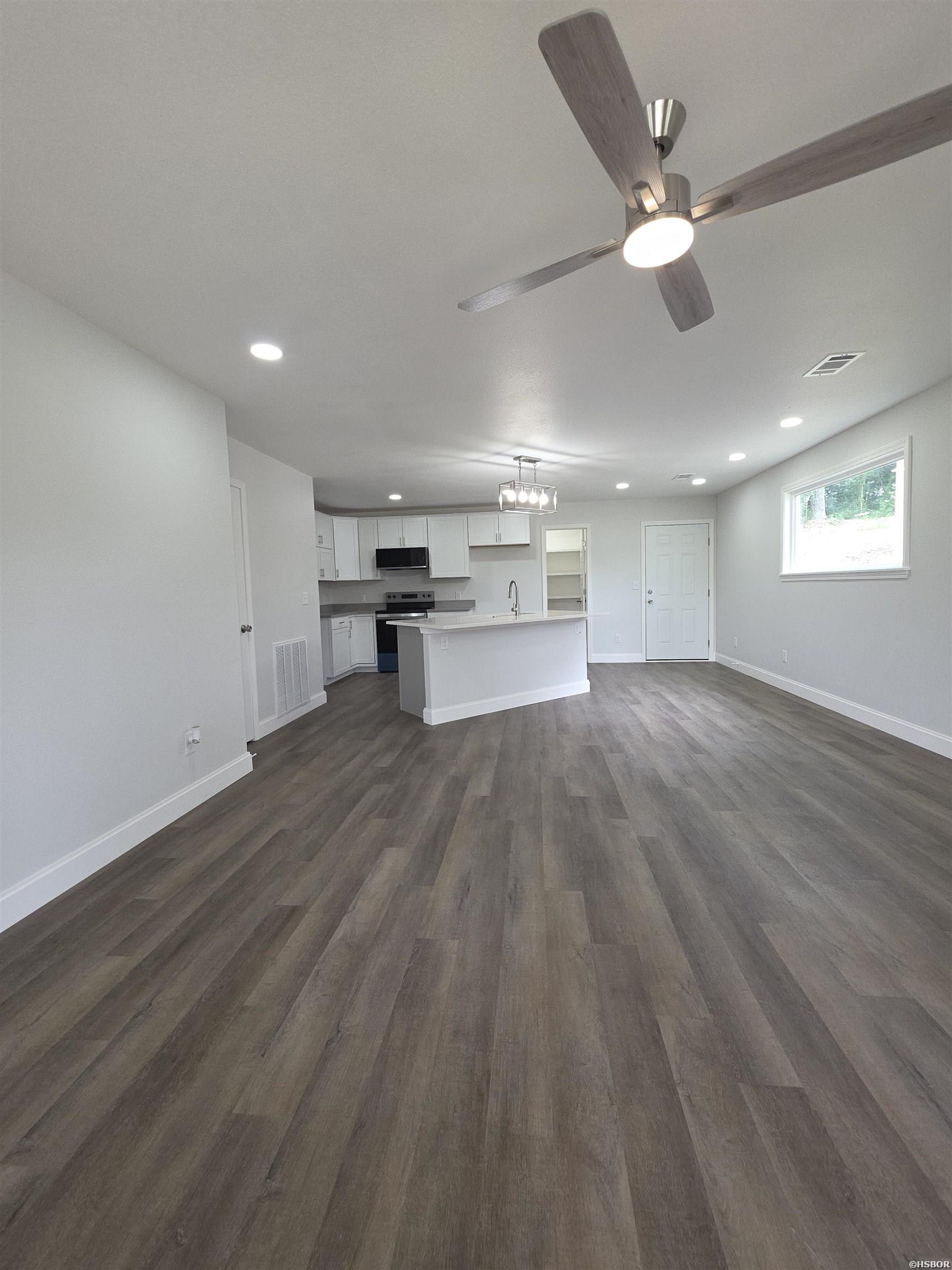 174 Woodridge Property Photo 9