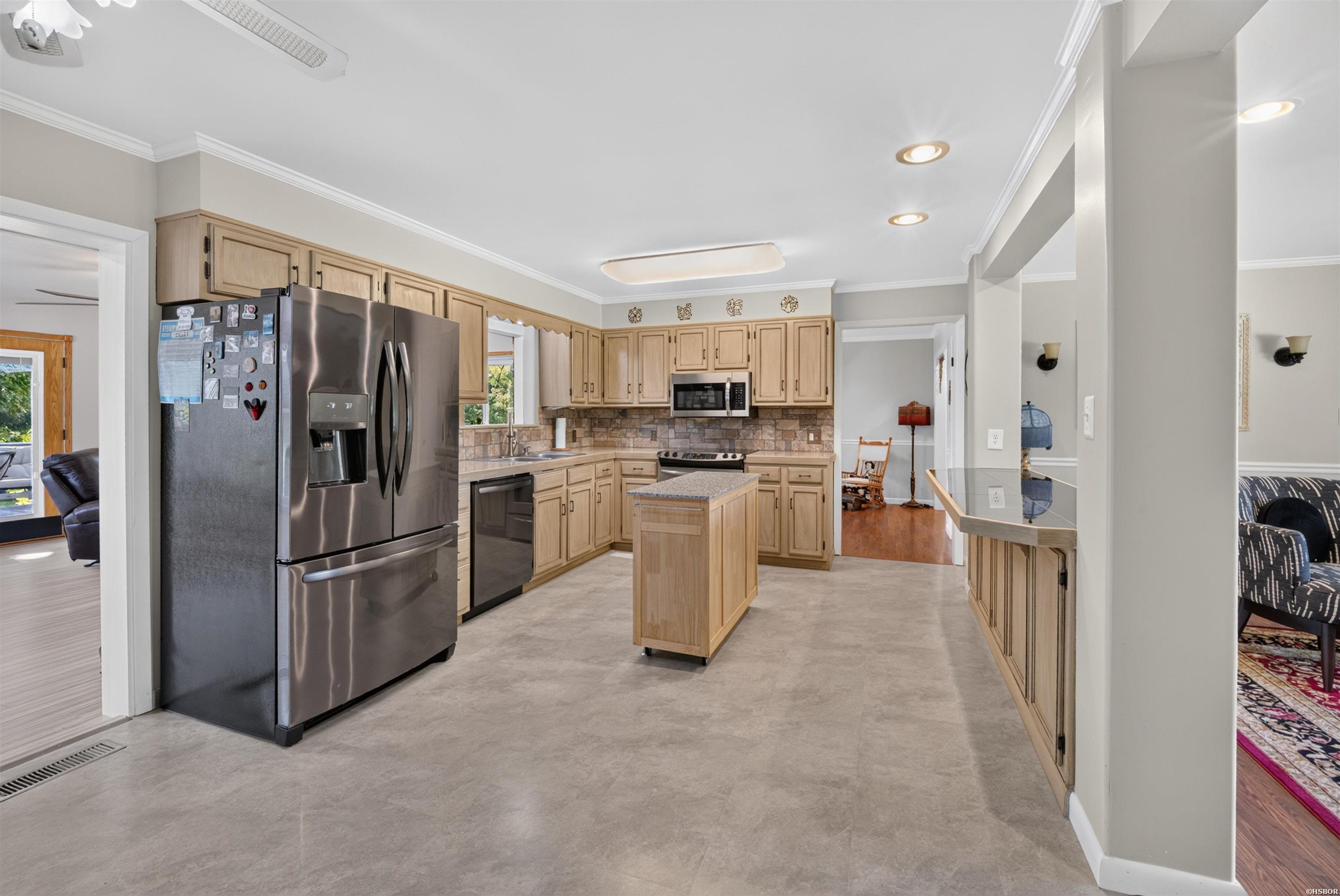 175 Thunder Road Property Photo 4