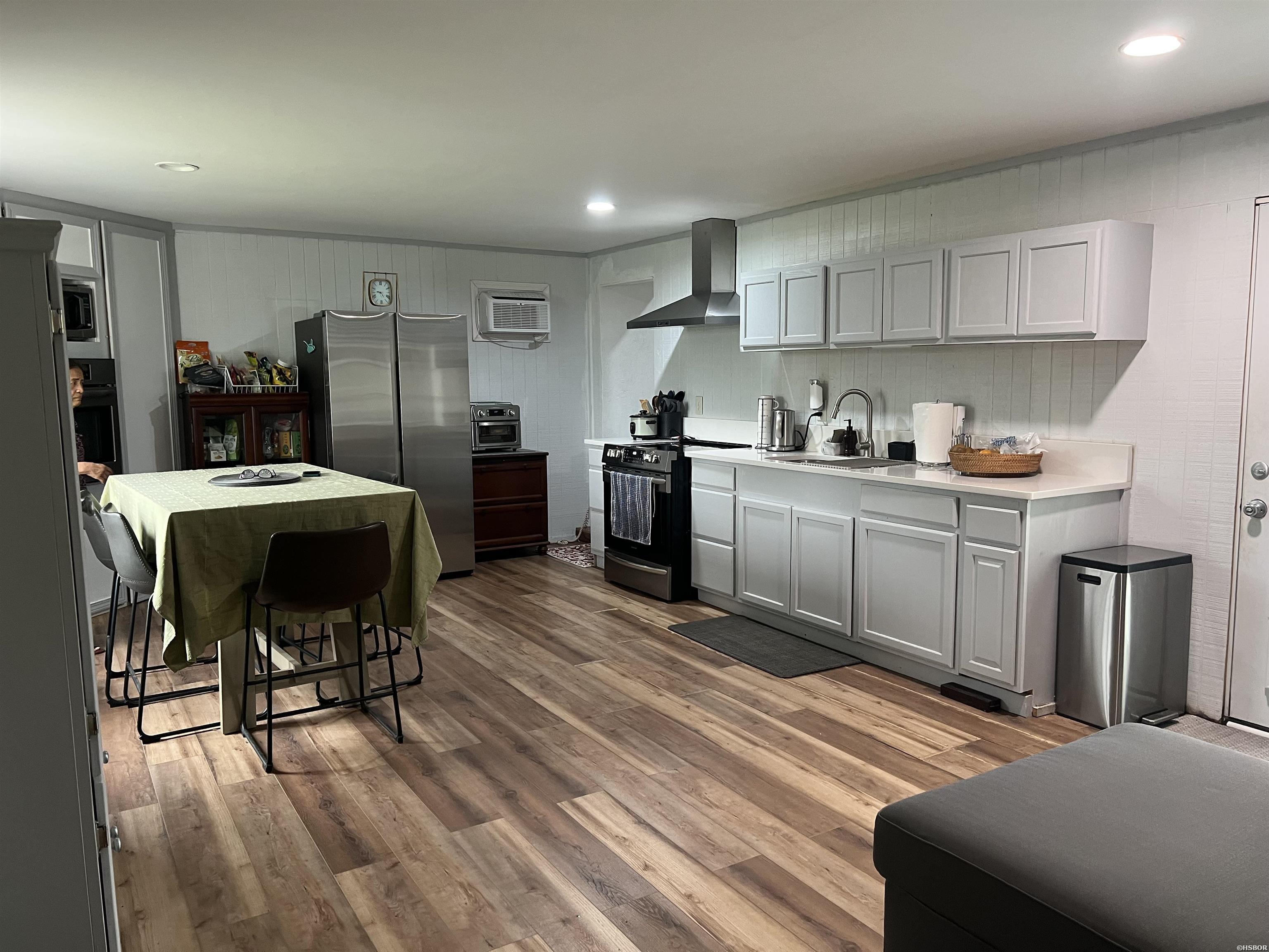 980 Sunflower Property Photo 2