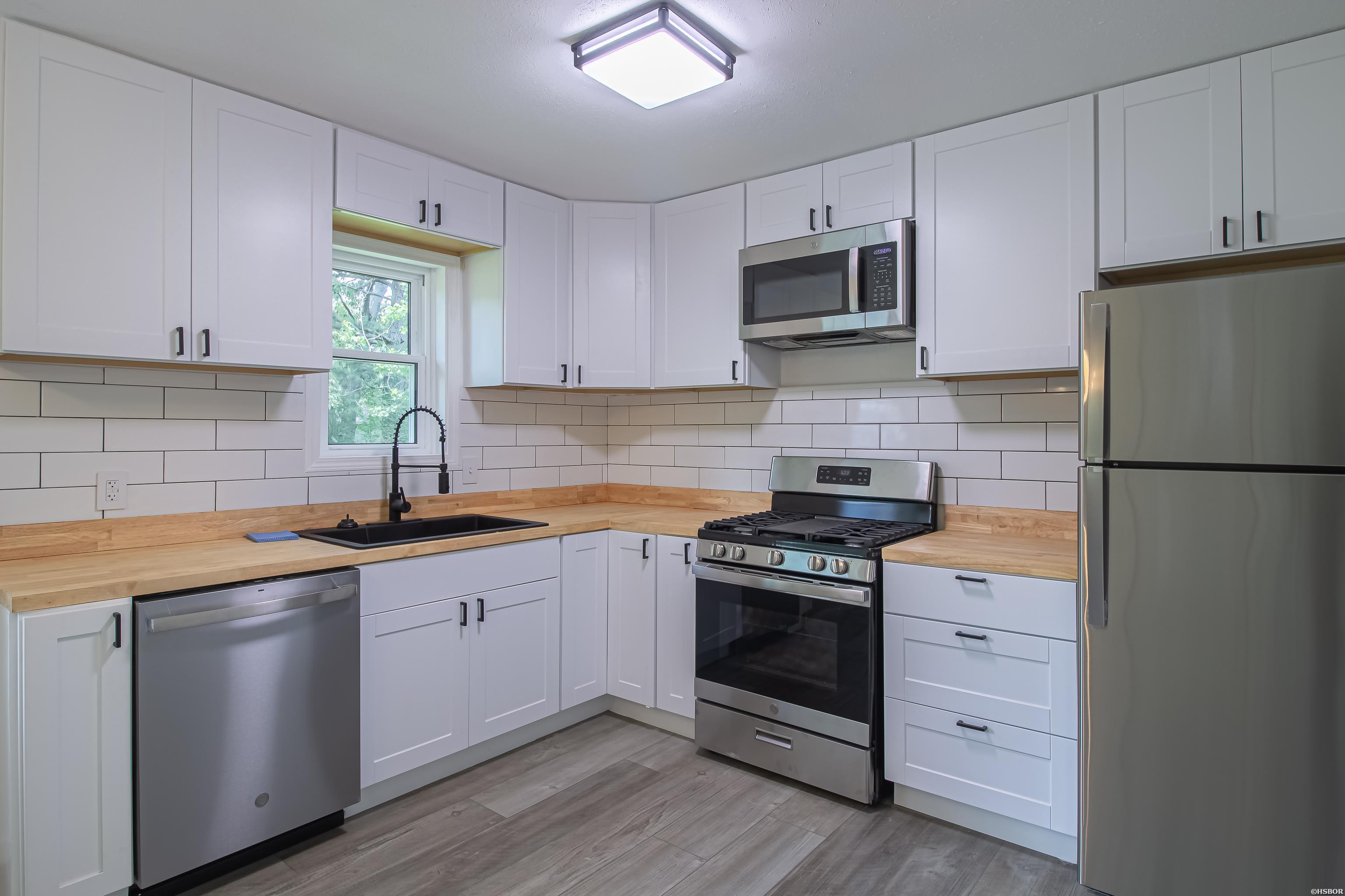 1426 Mimosa Property Photo 9