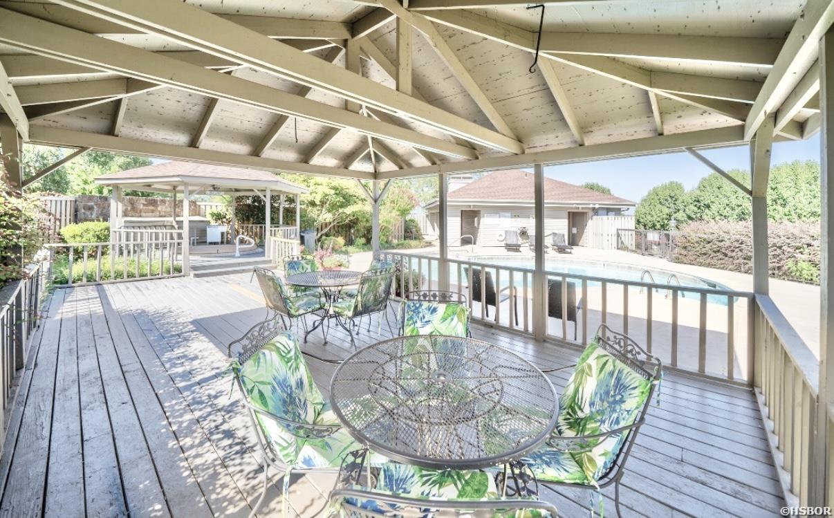101 Long Island Property Photo 39
