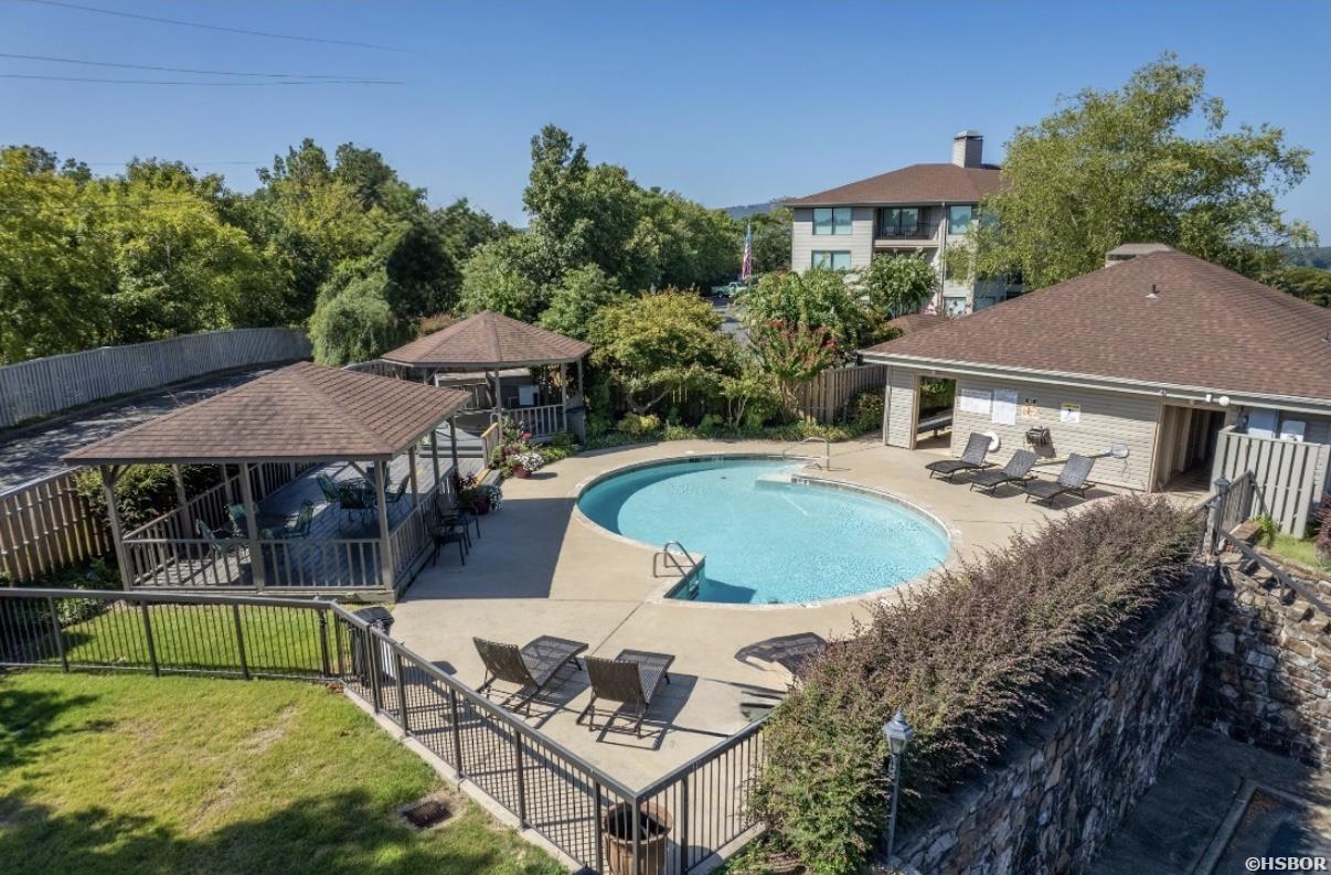 101 Long Island Property Photo 40