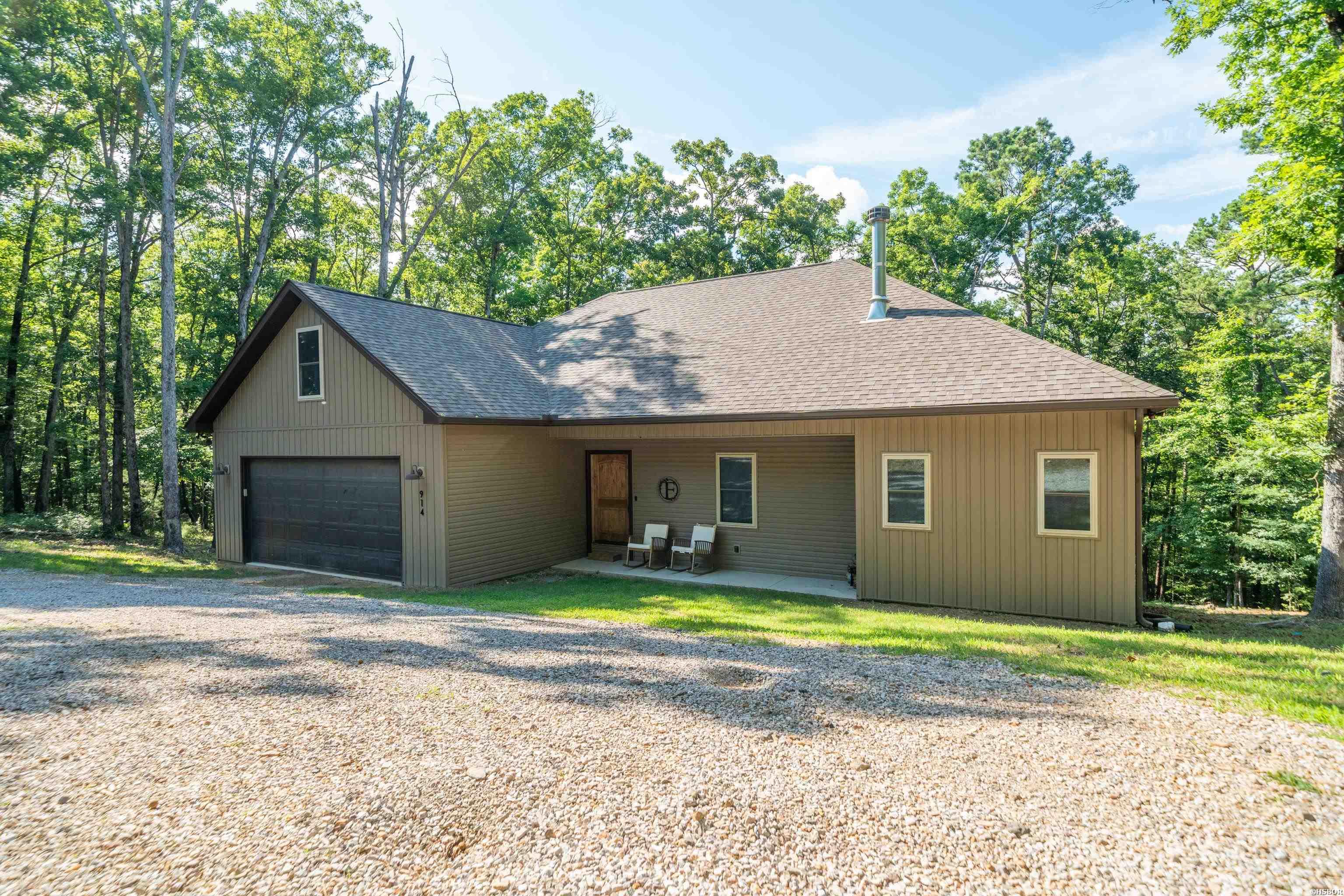 914 Oakgrove Road Property Photo 2