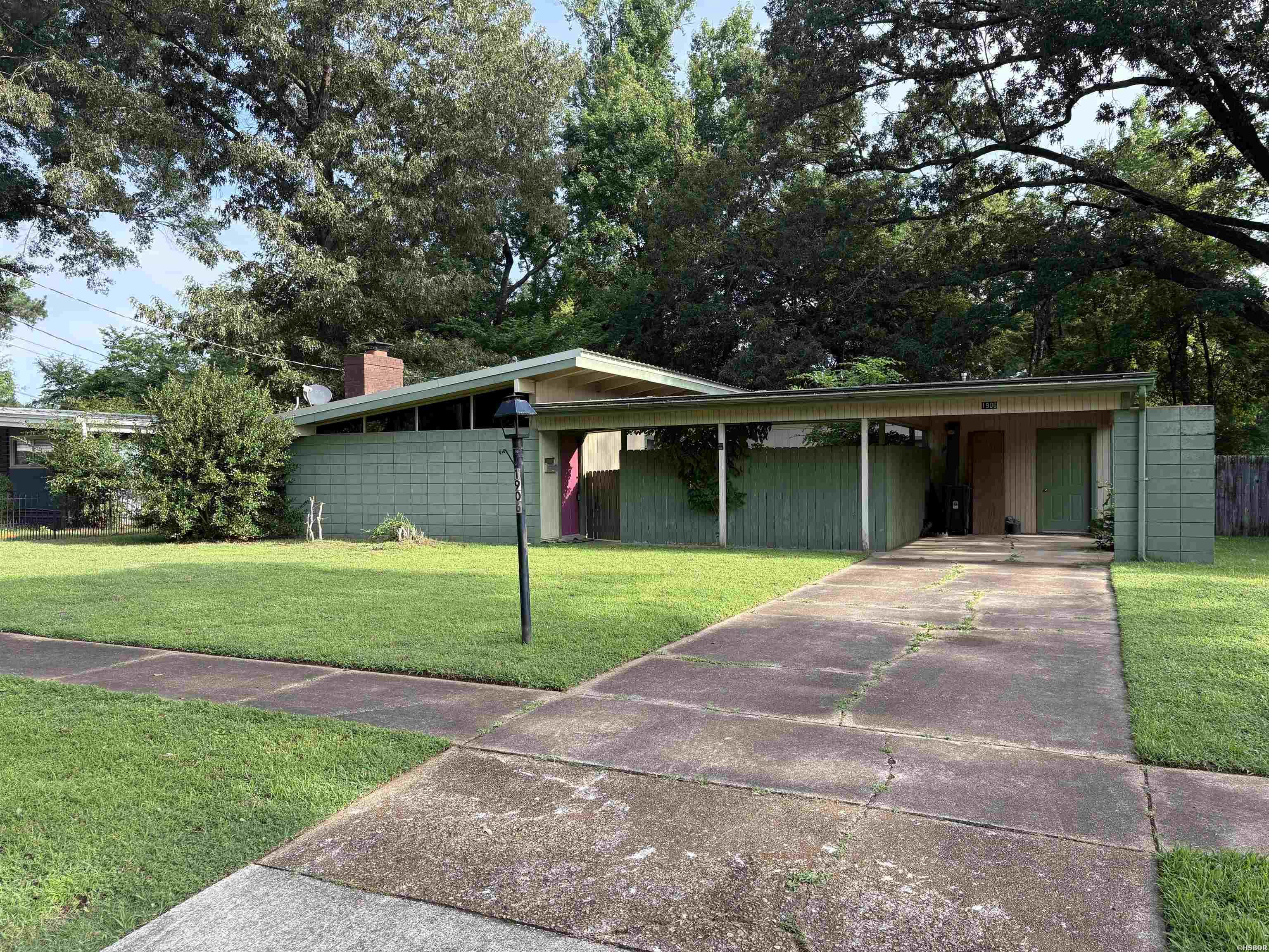 1906 SYLVIA Street Property Photo 1