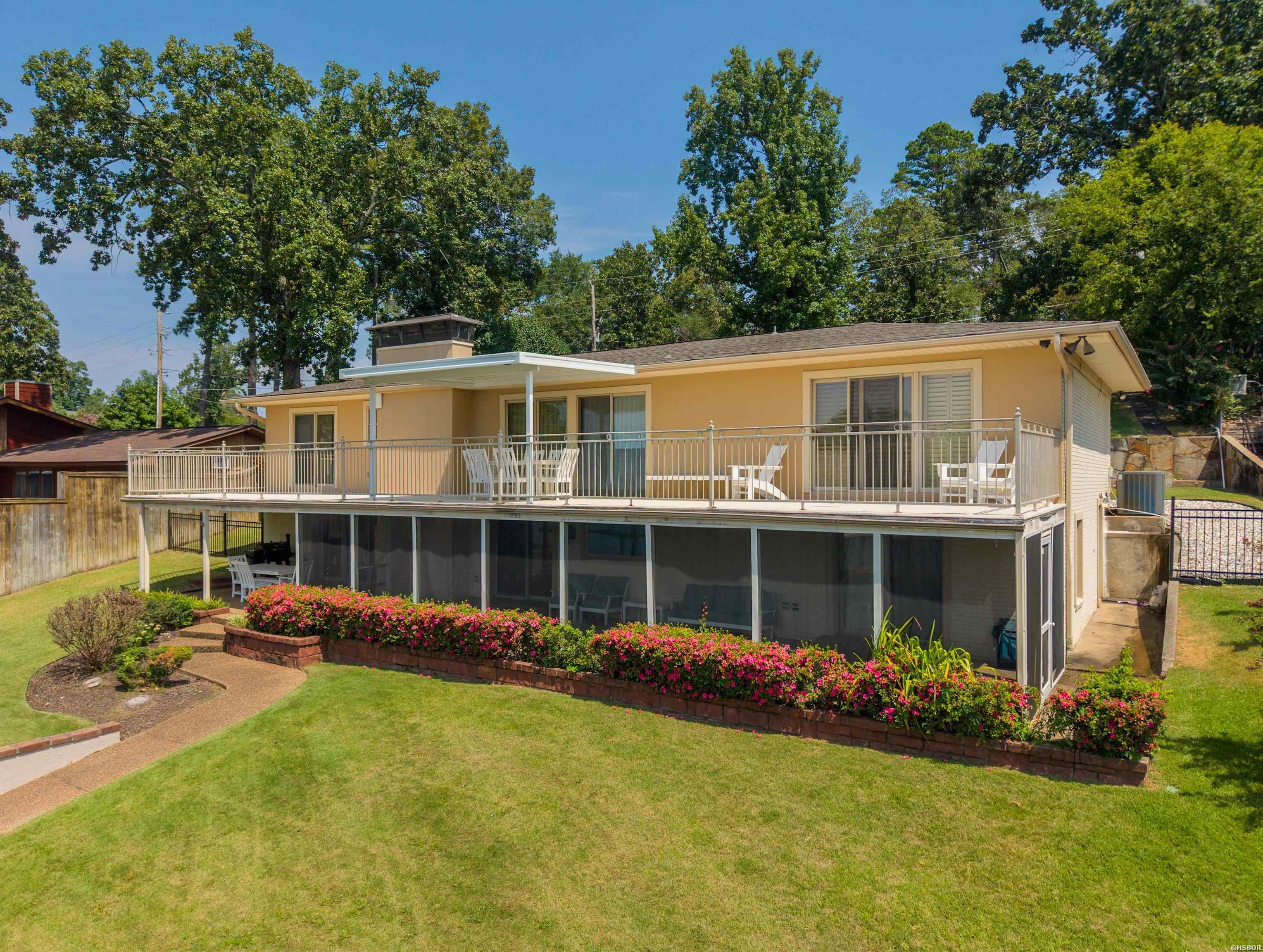 302 LONG ISLAND Drive Property Photo 1