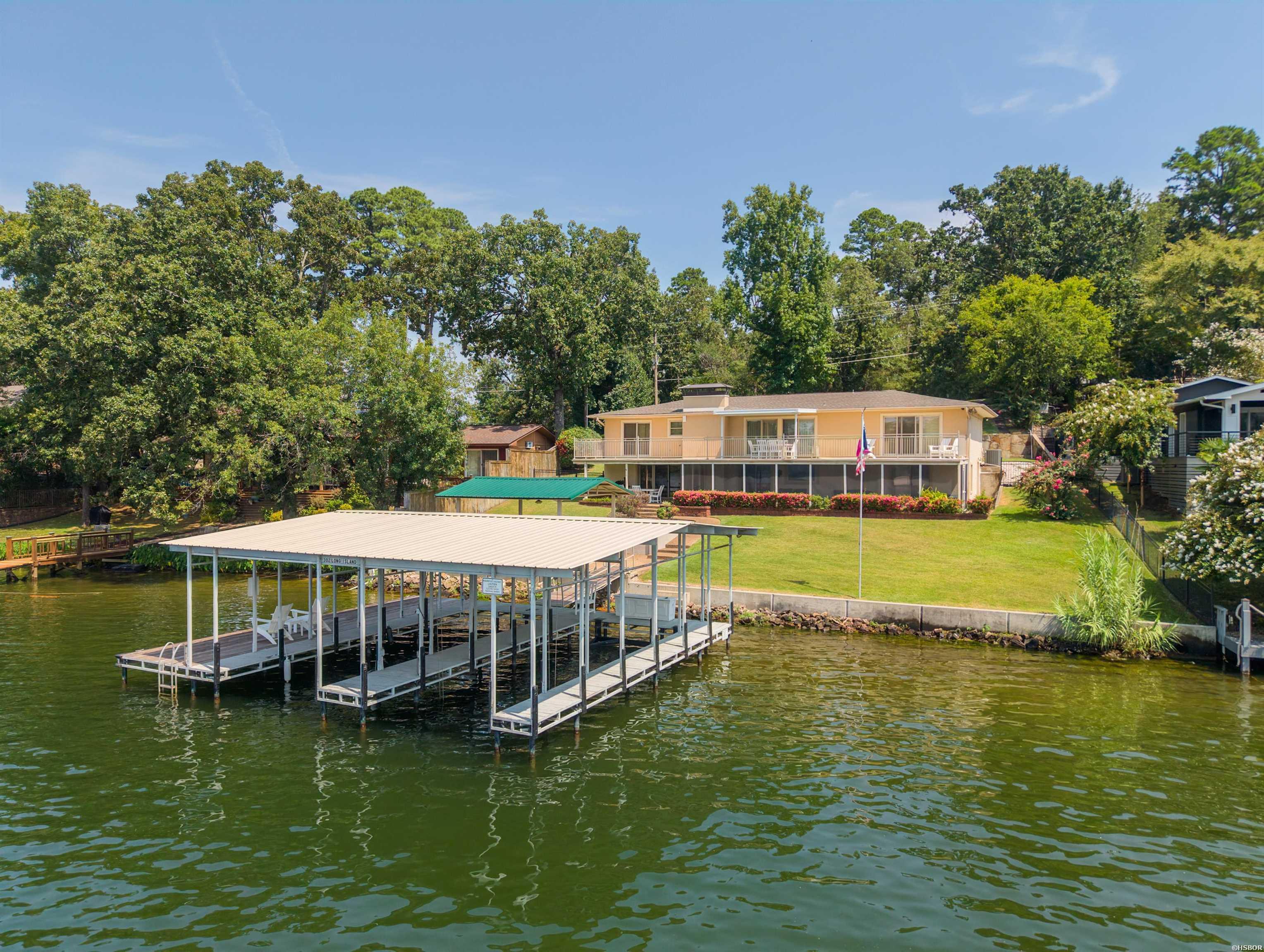 302 Long Island Drive Property Photo 3