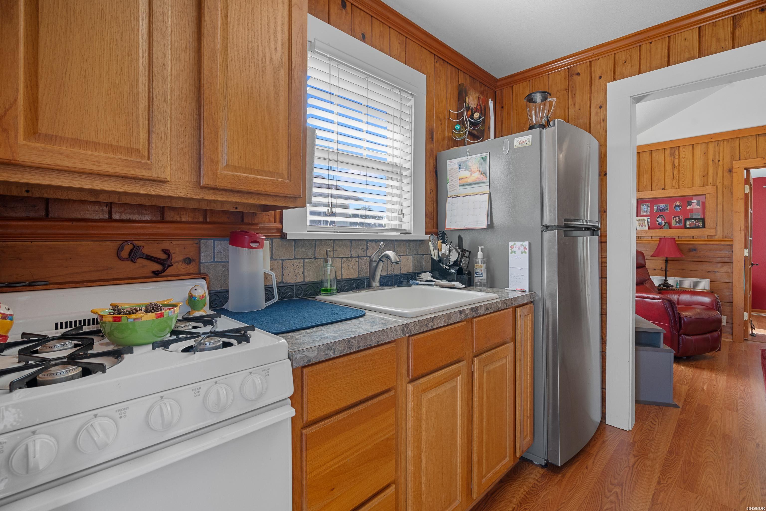 105 Chambers Point Property Photo 5