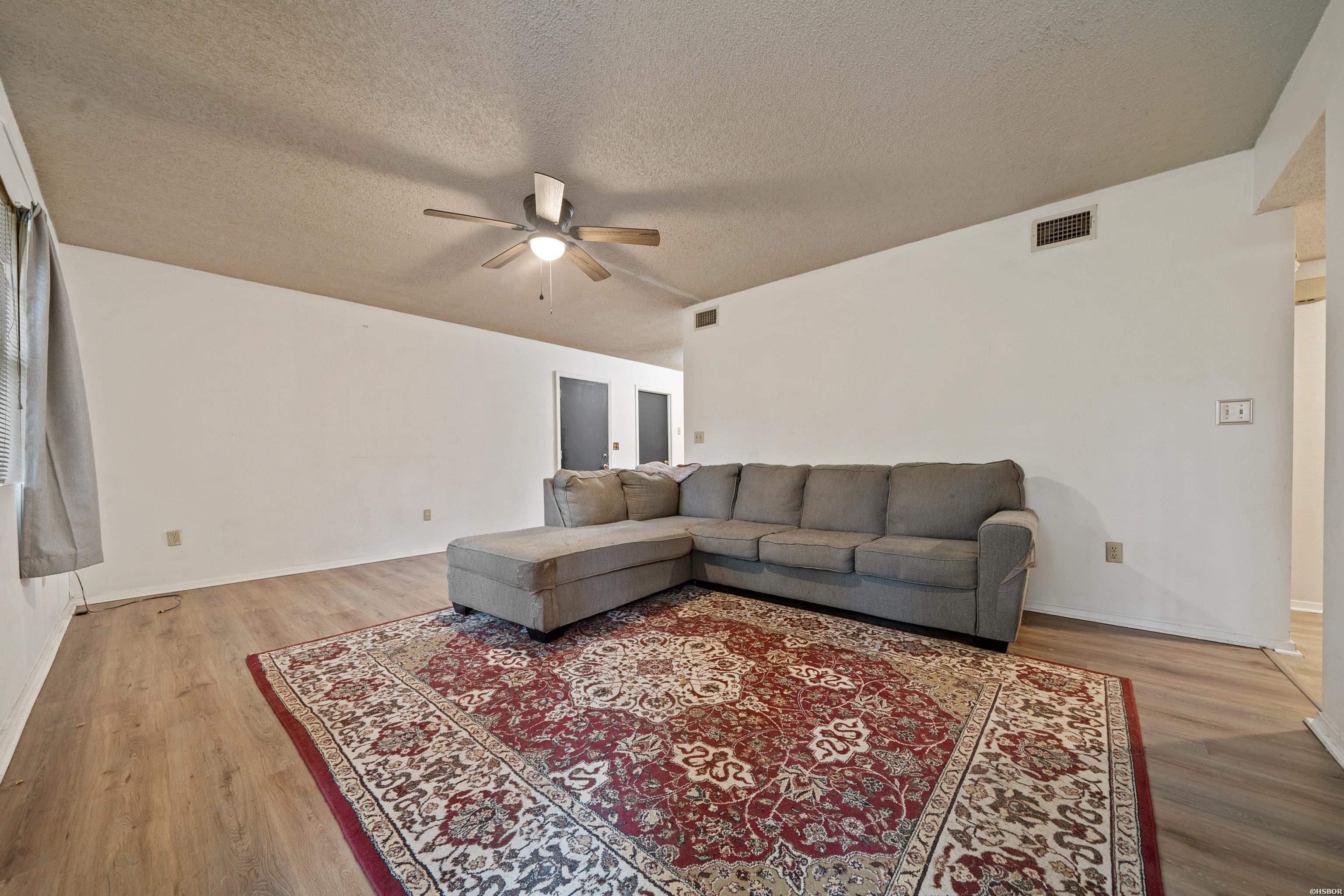 1613 O'connell Street Property Photo 7